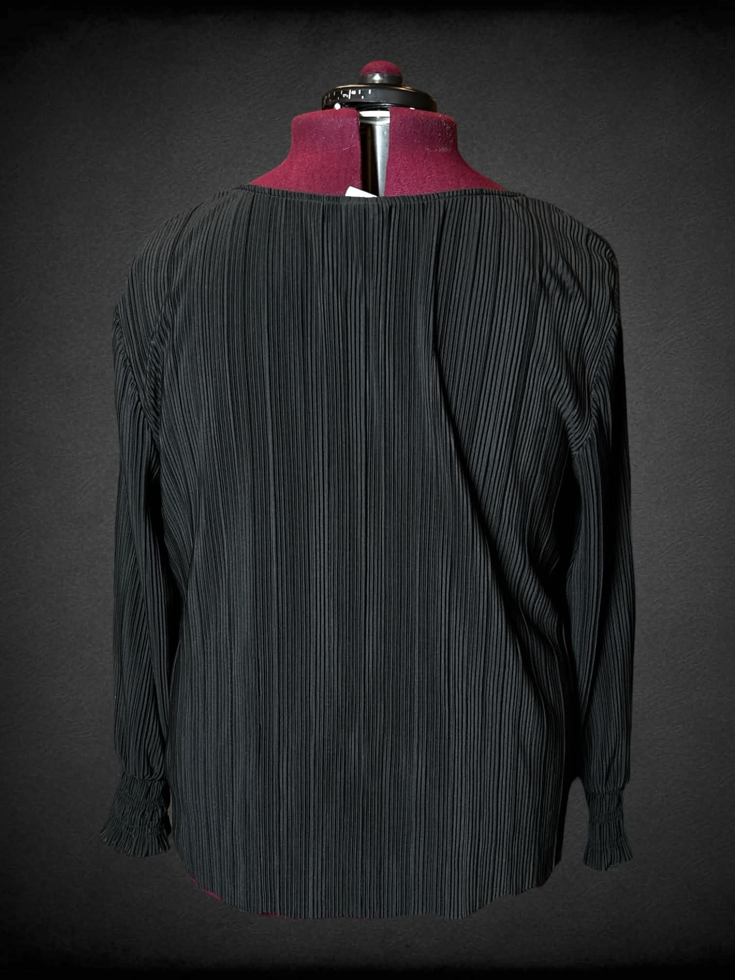 3X Ava & Viv black long-sleeve pleated blouse