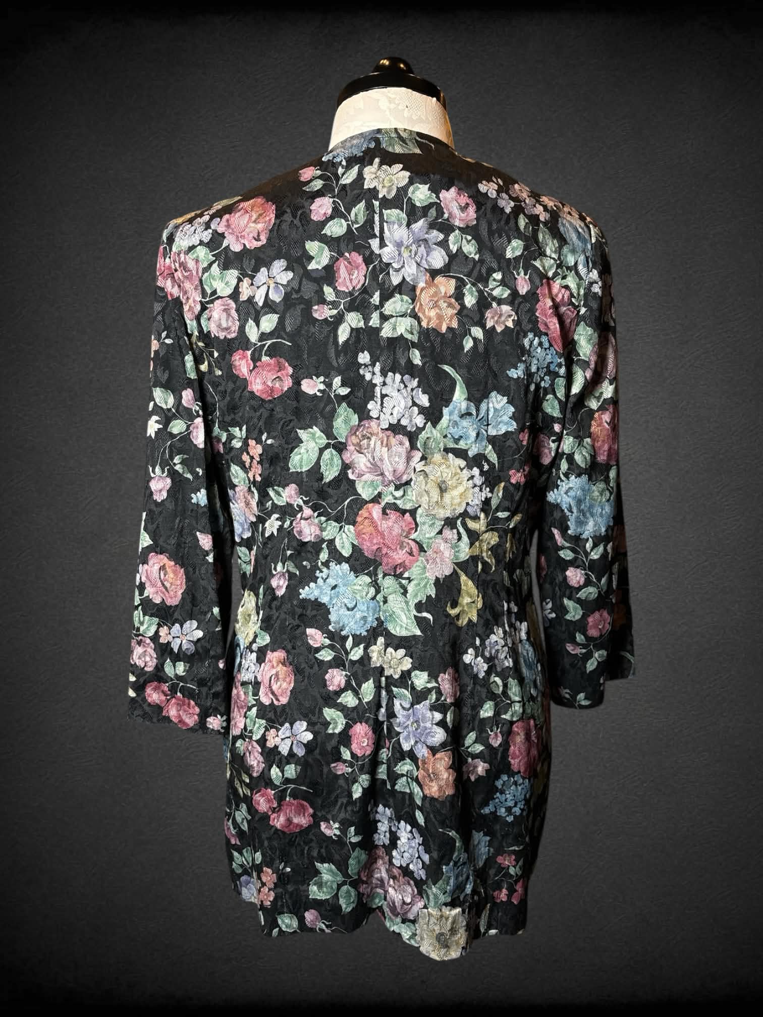 XL Leslie Fay vintage black cardigan with floral pattern, faux pockets and button on front