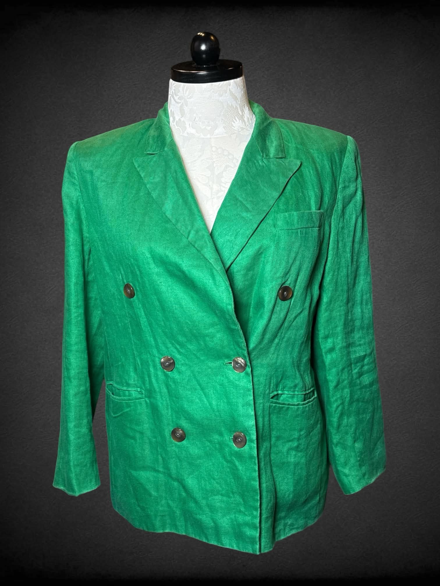 XL Talbots green linen blazer with padded shoulders, and pockets on front