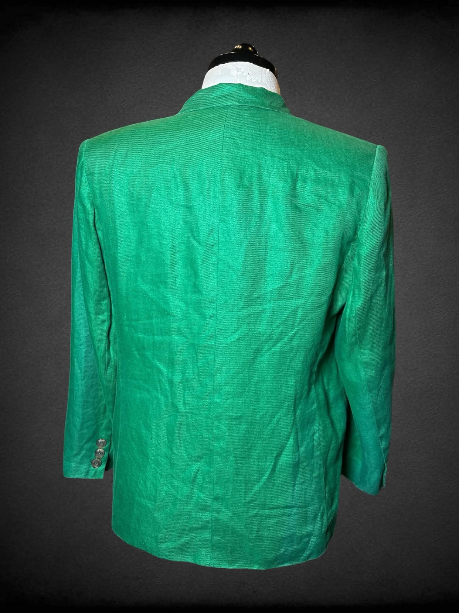 XL Talbots green linen blazer with padded shoulders, and pockets on front