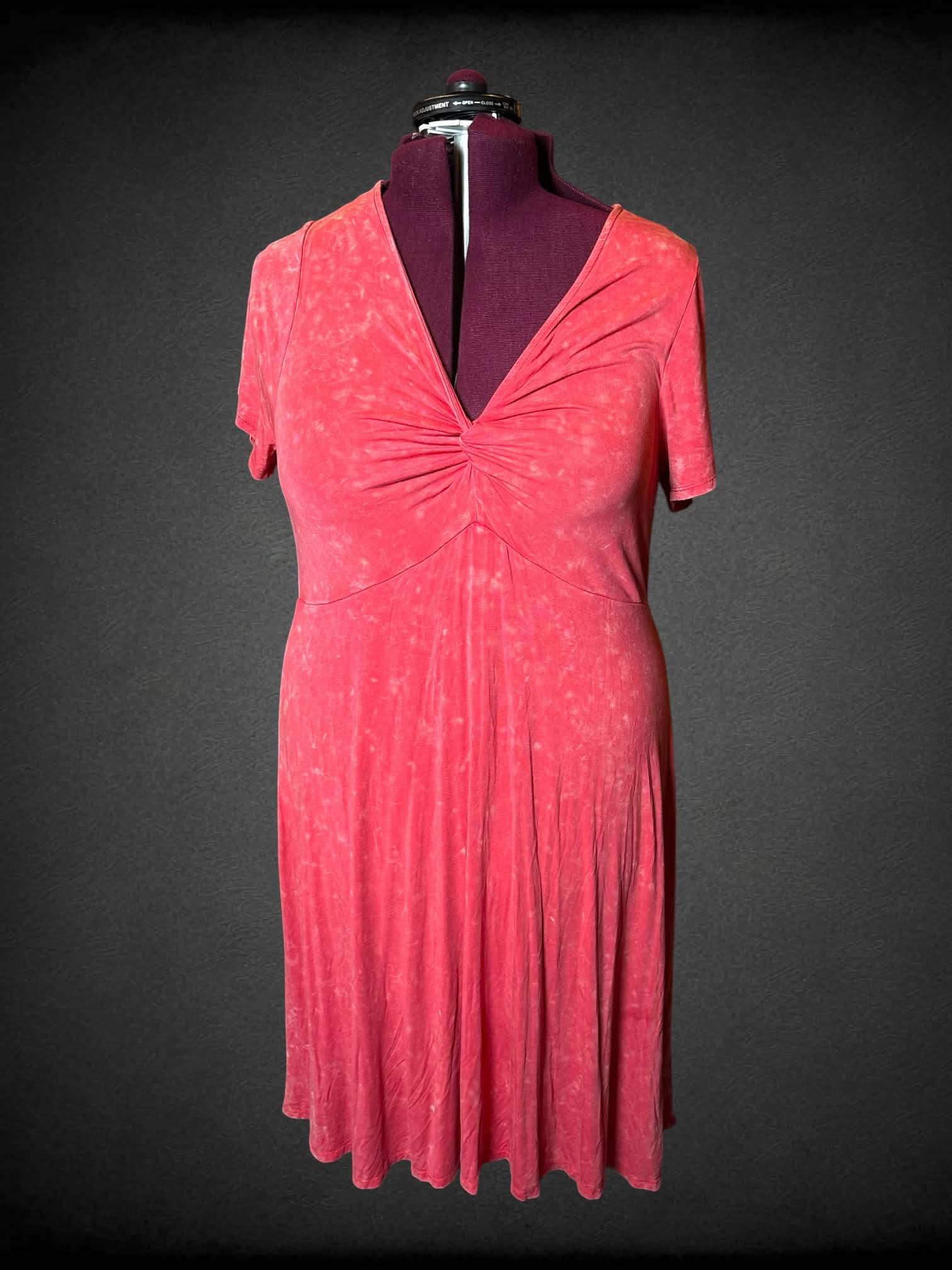 3X Torrid pink marble tie-dye dress with empire waist seem, and twist tie design on front