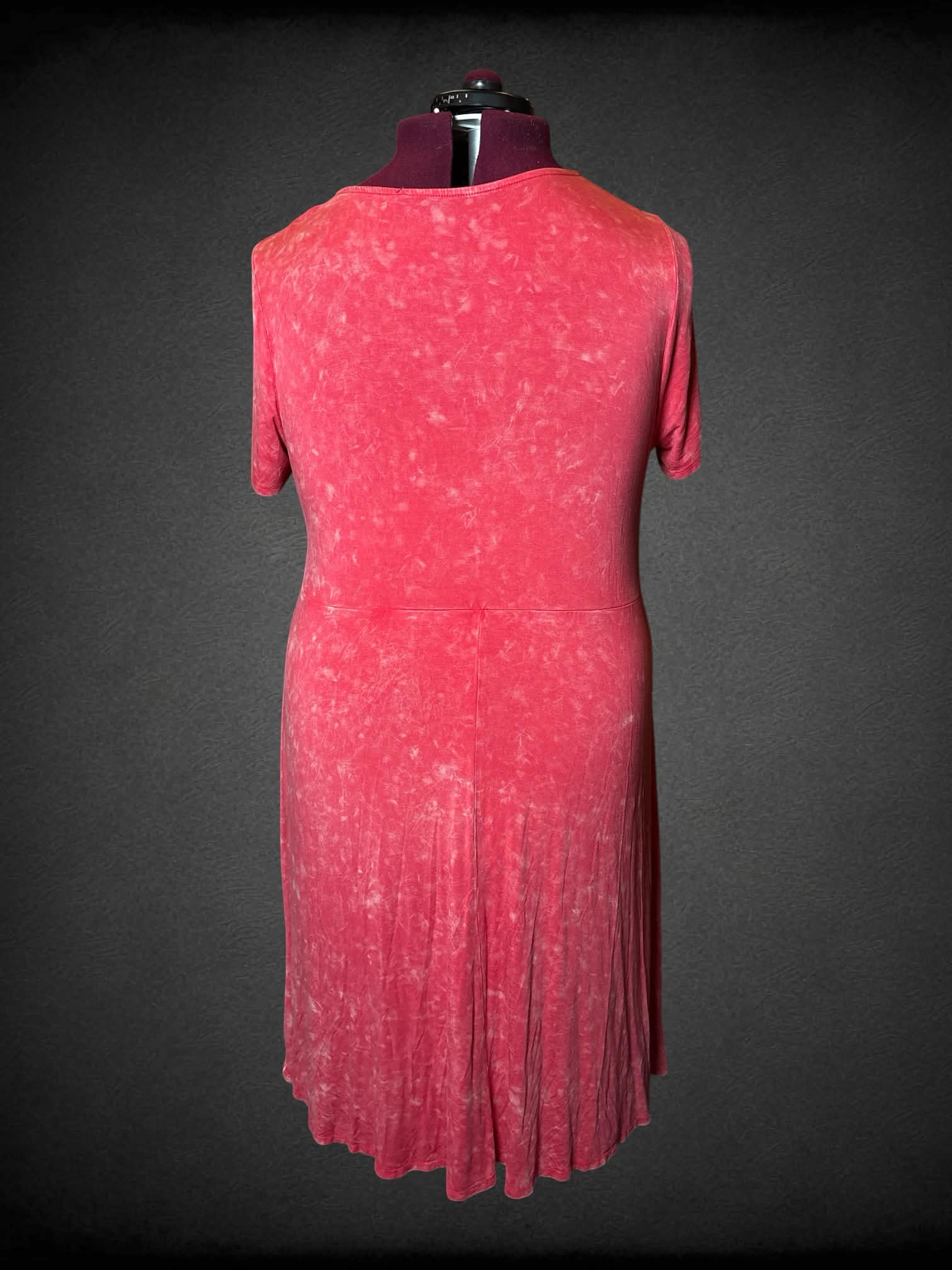 3X Torrid pink marble tie-dye dress with empire waist seem, and twist tie design on front