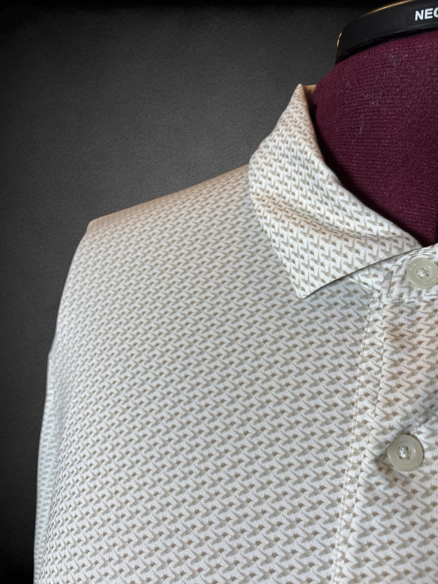 3X Callaway beige polo shirt with tiny hummingbird pattern