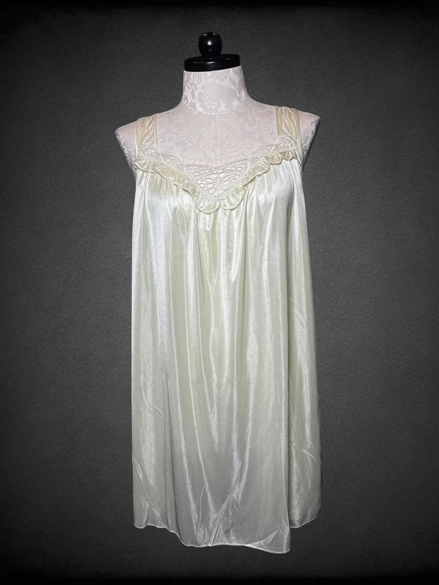 XL Lati Fashion vintage off-white sheer slip dress with lace detailing on neckline