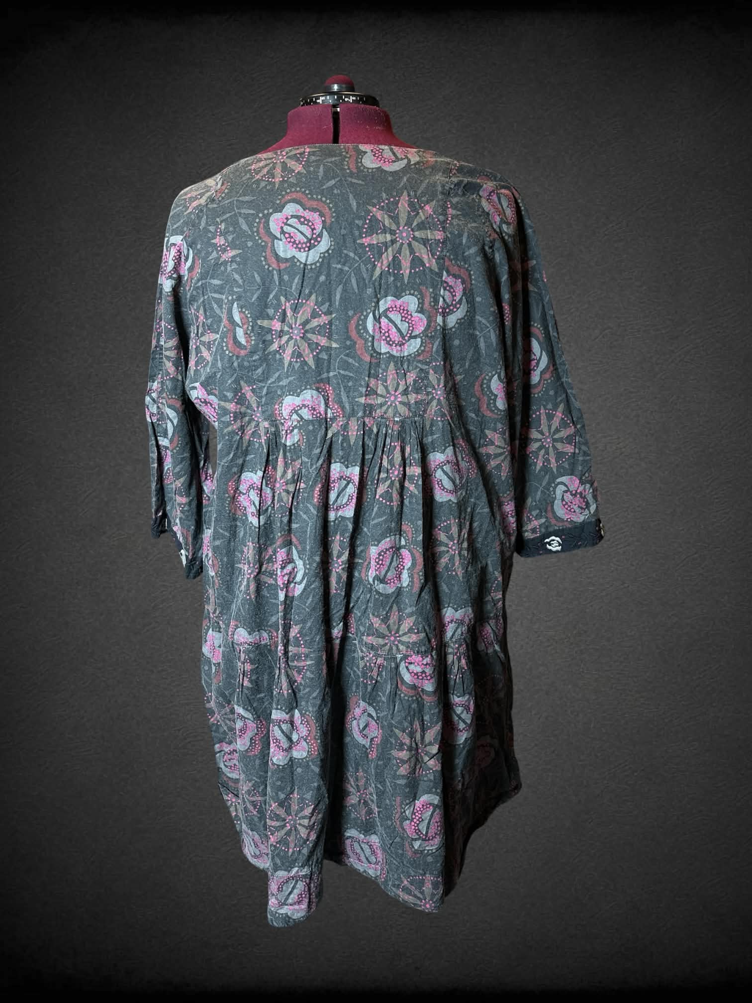 2X Gudrun Sjorden grey dress with pink floral pattern, and embroidered flower design on front