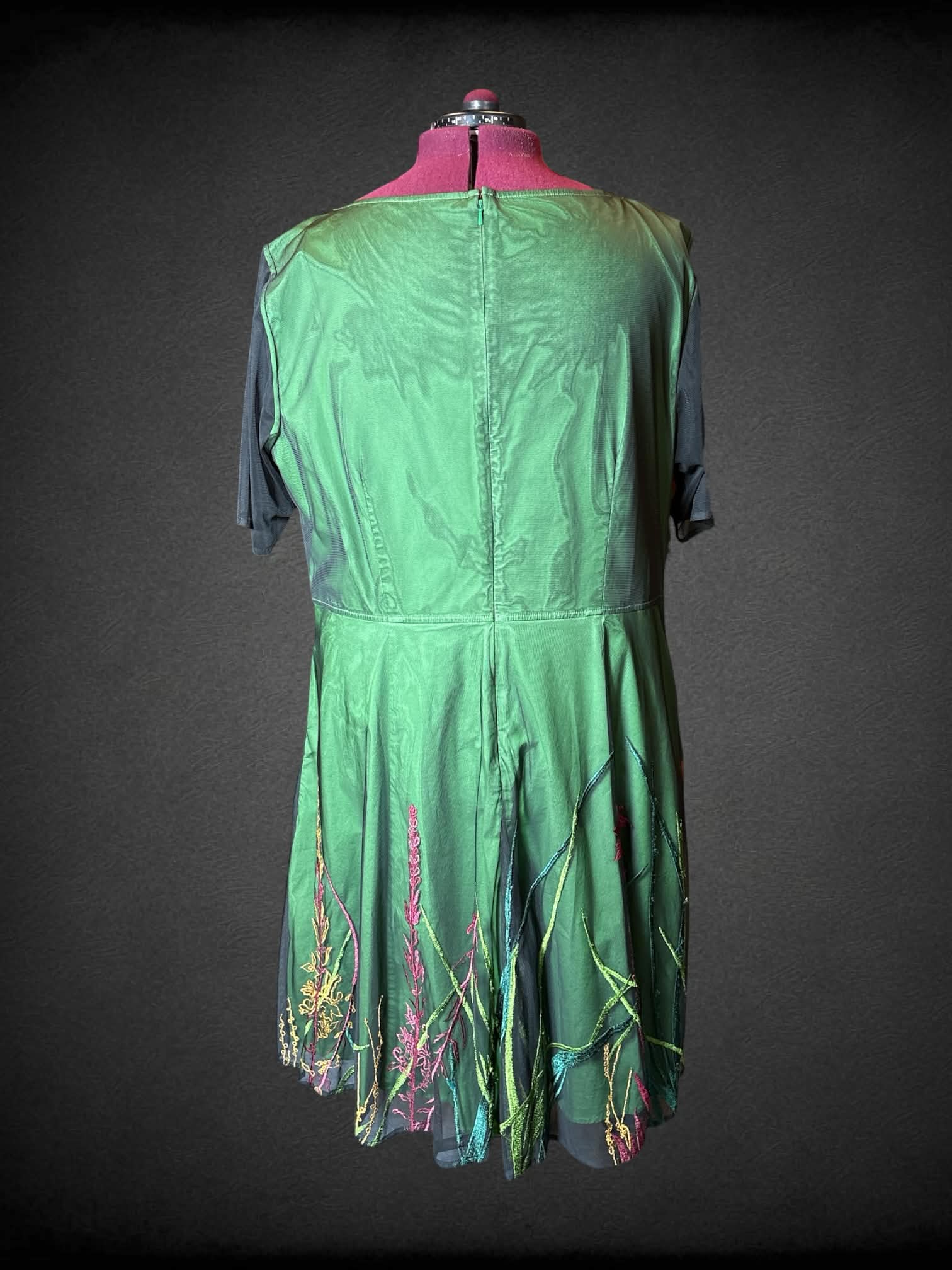 3X Eshakti green dress with black mesh outer layer, embroidered floral design on bottom hem, and zipper on back