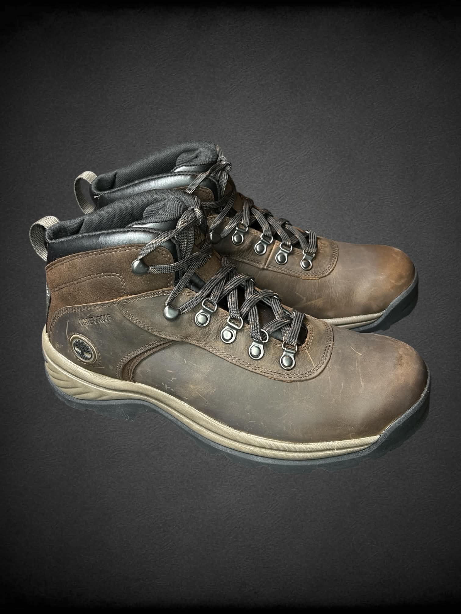 Size 10 brown Timberland’s with box