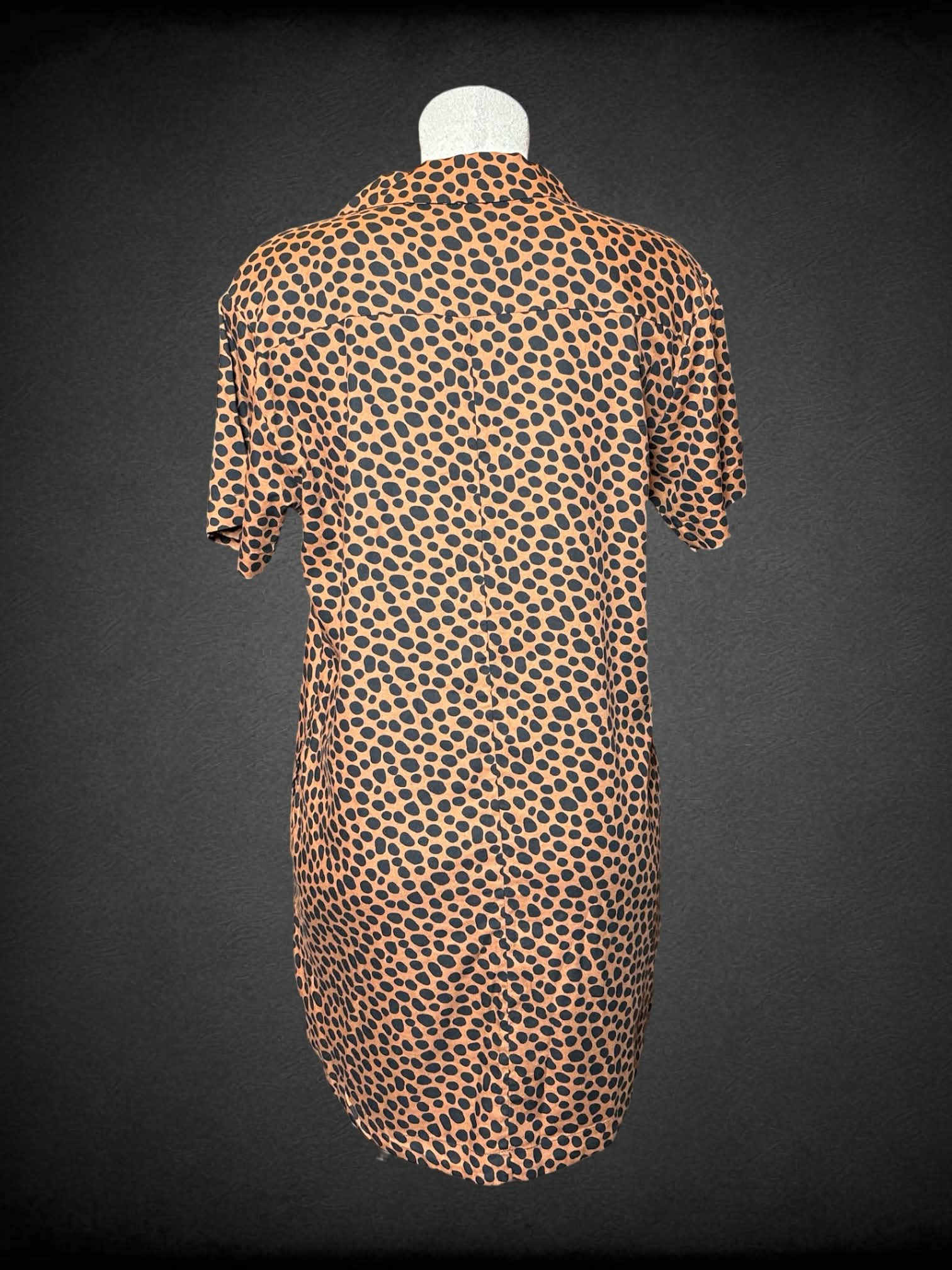 L Vans brown button-up dress with black spotted pattern, and pockets