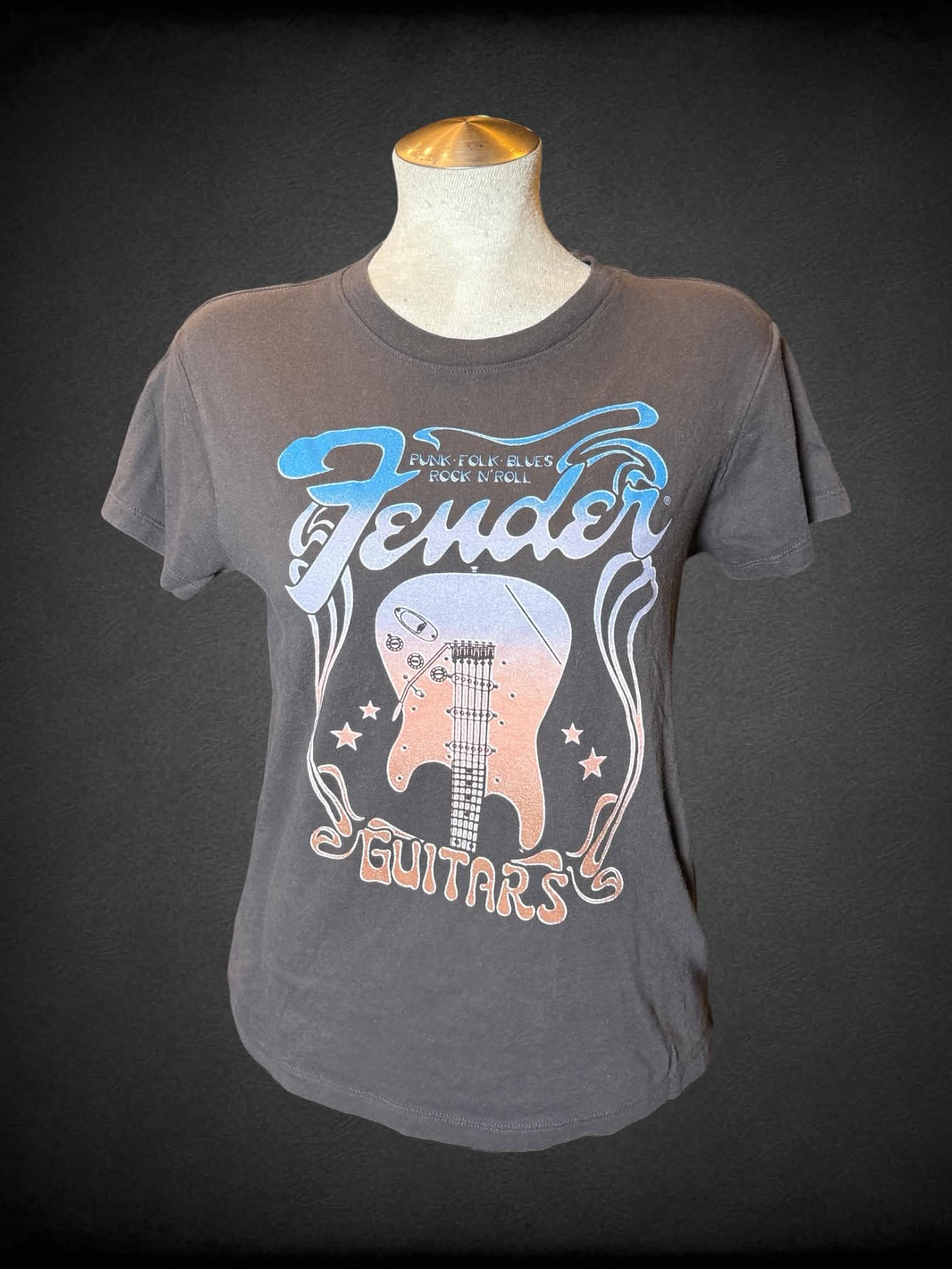 L Fender soft grey t shirt with “Fender Guitars” pastel graphic on front