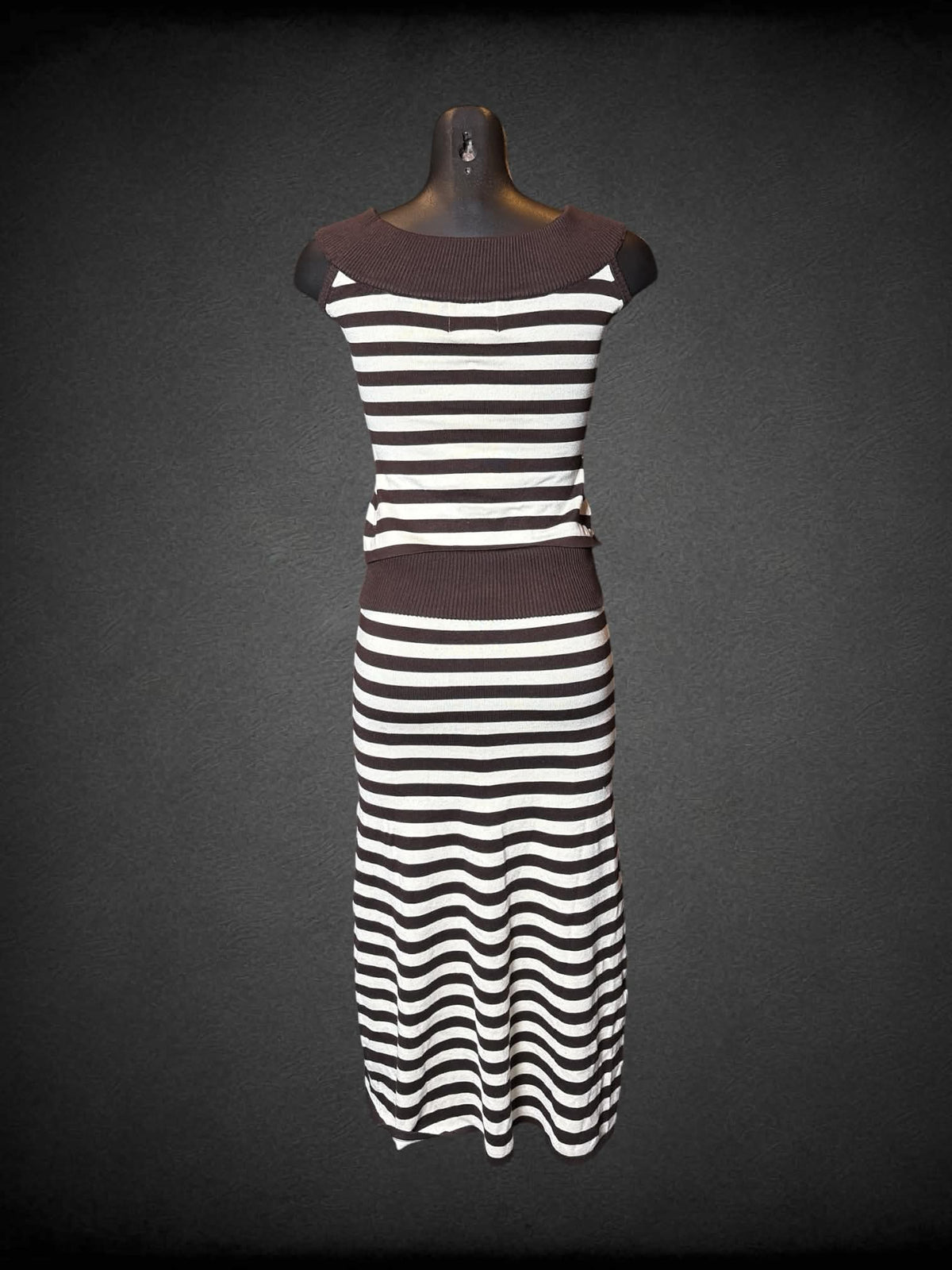M Bella NWT brown & white two-piece set with knit cropped top and knit skirt
