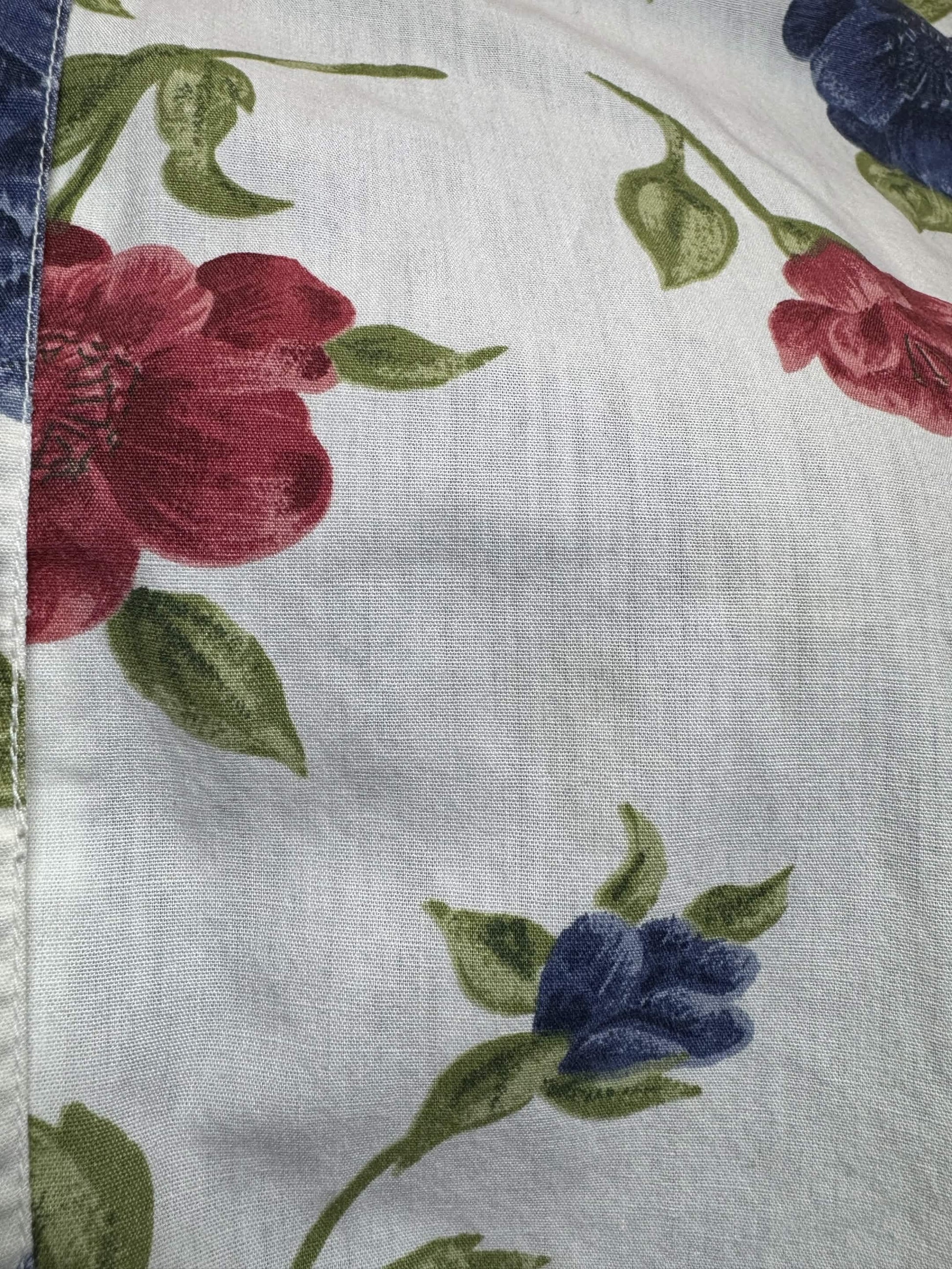 4X Roaman’s vintage sleeveless white button down with blue and red florals