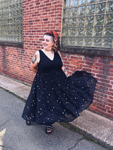 Load image into Gallery viewer, 1X Black &amp; metallic silver star pattern sleeveless v-neckline maxi dress w/ mesh skirt, &amp; clasp/zipper closure
