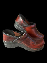 Load image into Gallery viewer, 7.5 Maroon leather Dansko clog w/ black soles
