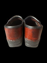 Load image into Gallery viewer, 7.5 Maroon leather Dansko clog w/ black soles
