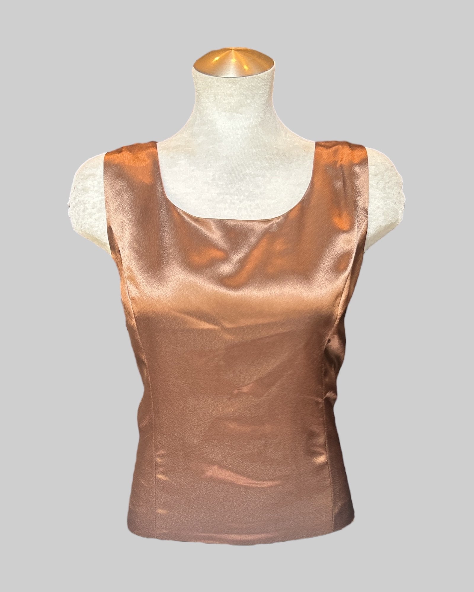 L brown satin texture sleeveless top with a zipper on the side