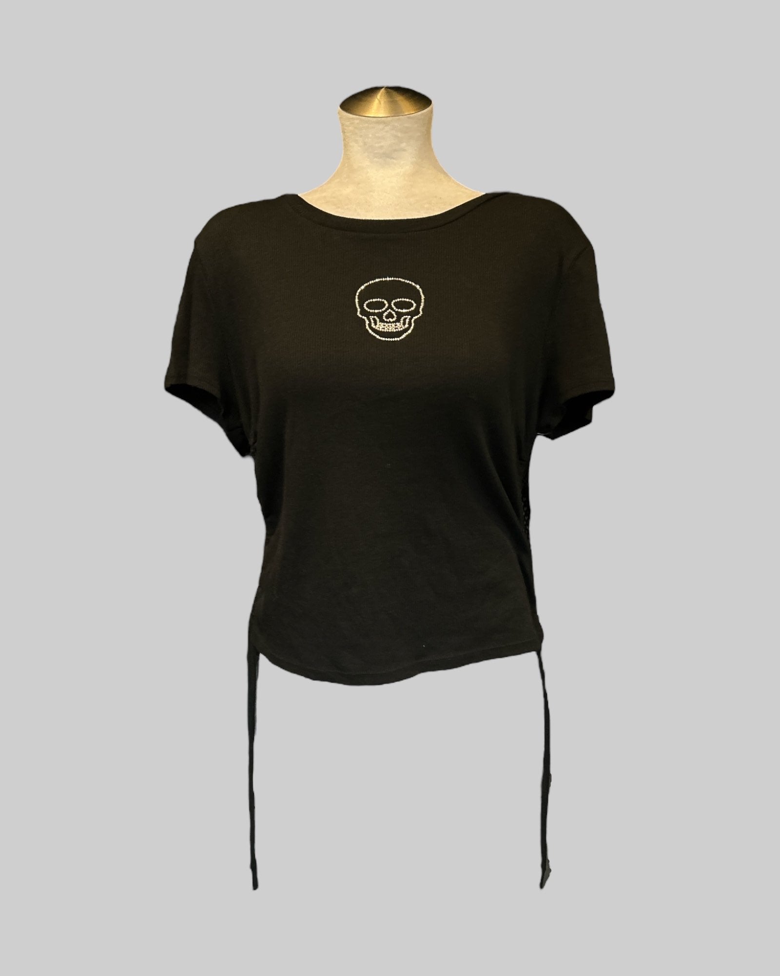 XL NWT black ribbed t shirt with rhinestone skull and adjustable ruching on the side