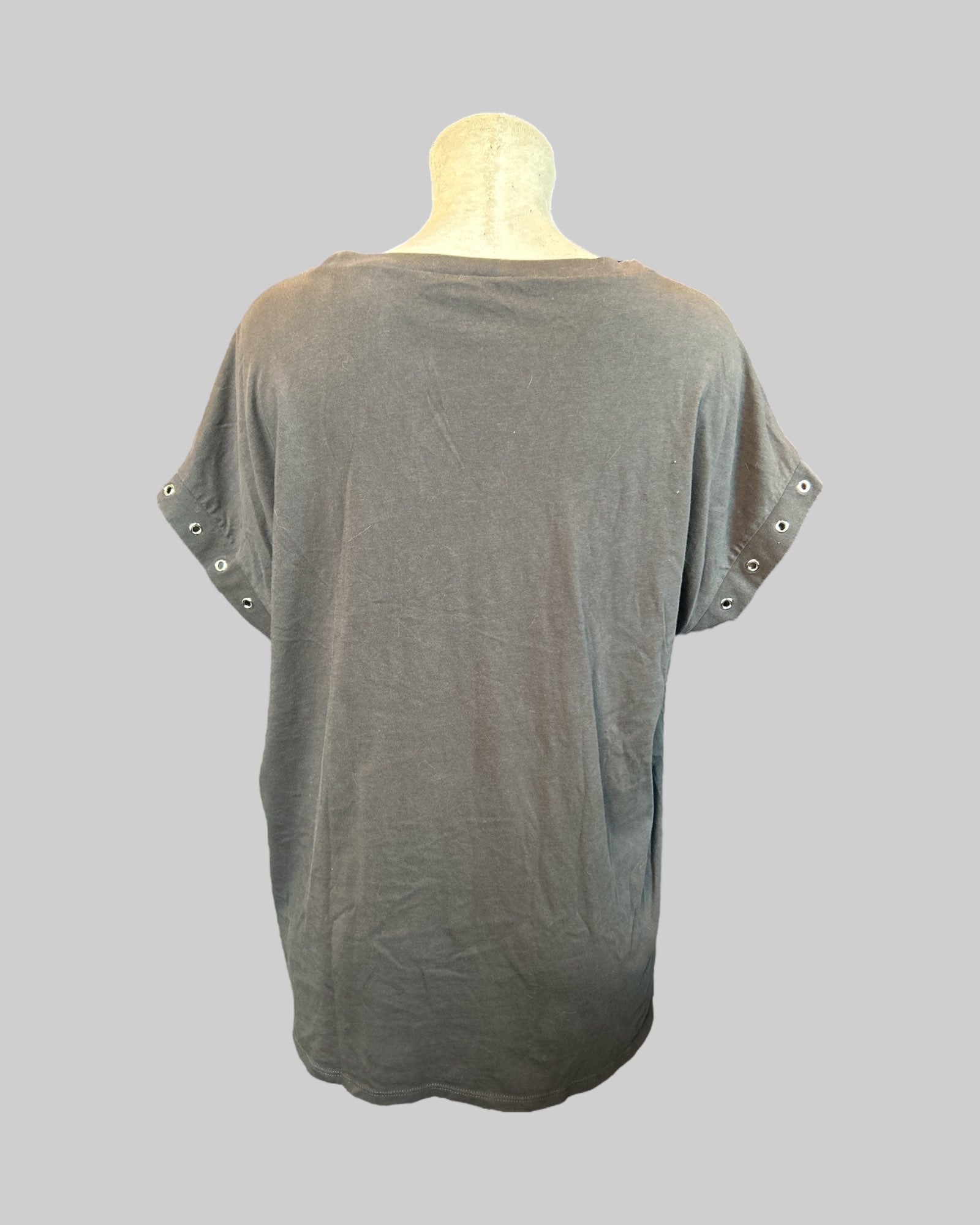 1x gray t shirt with grommets skeleton cowboys graphic