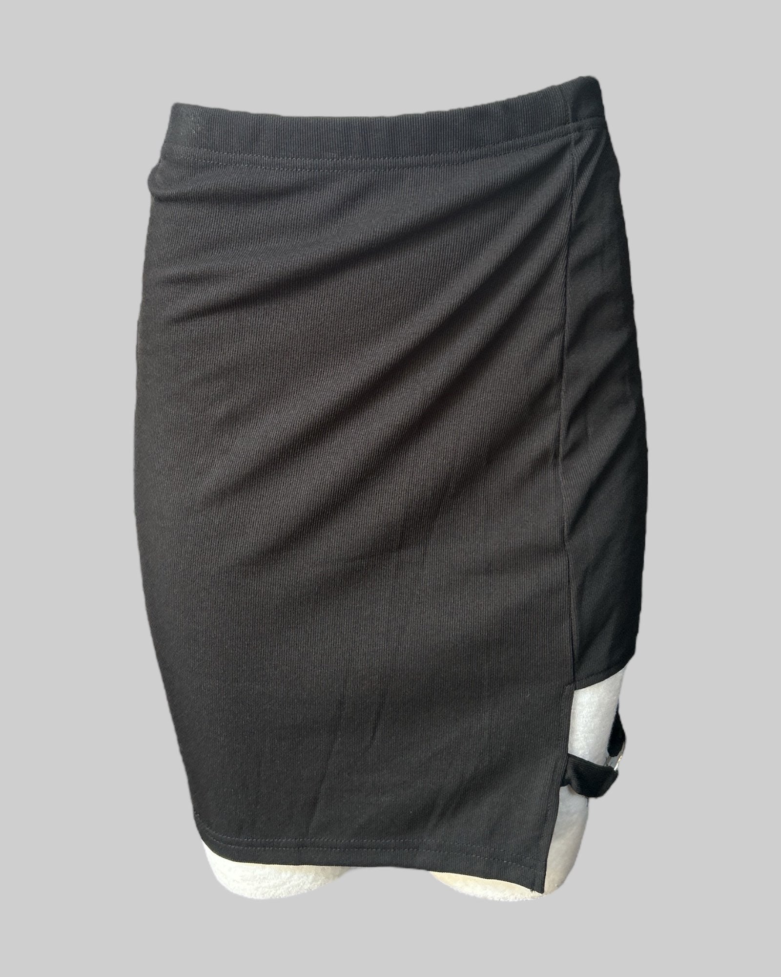 2x black ribbed stretchy mini skirt with metal chain