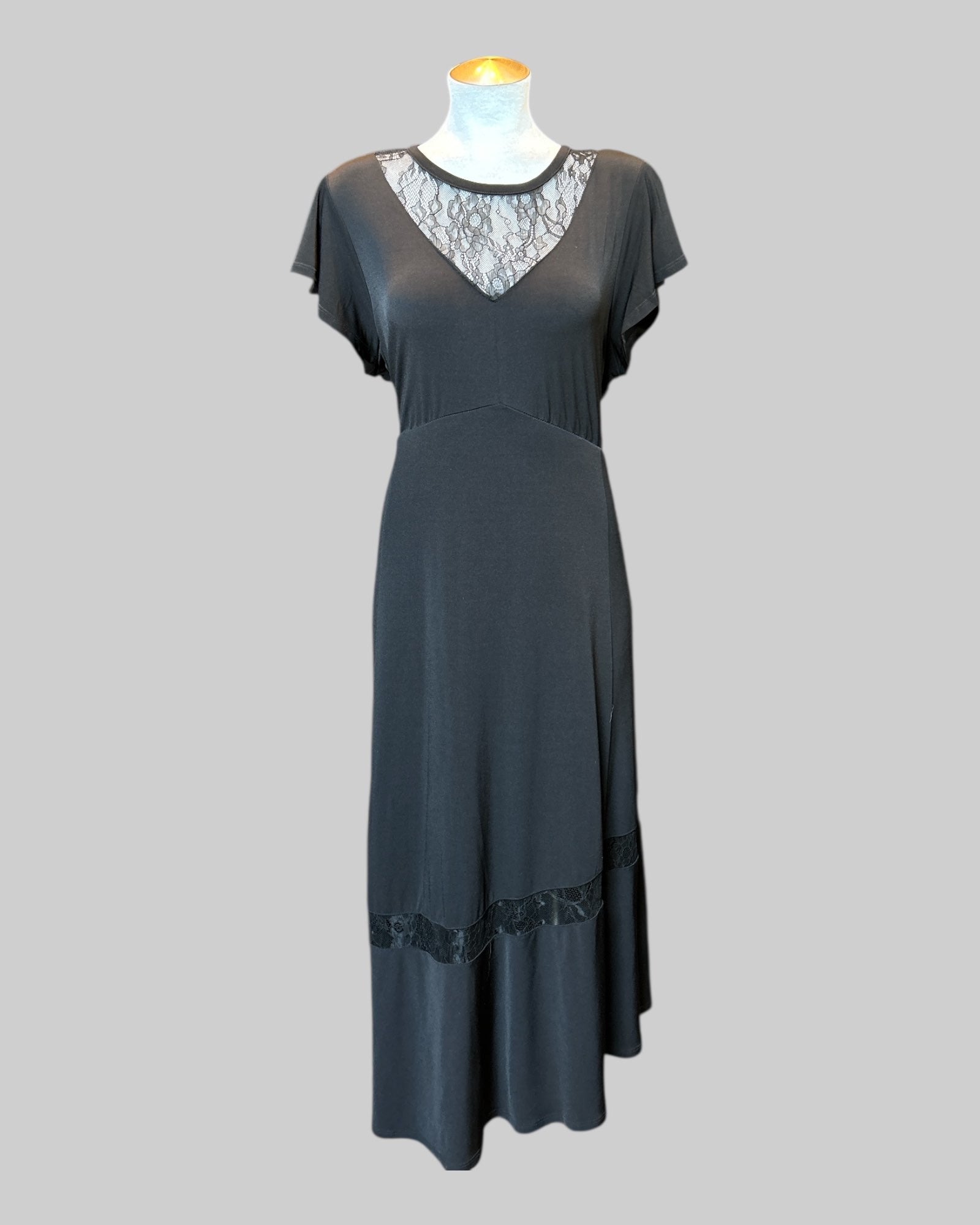 2x stretchy and flowy black dress with lace details