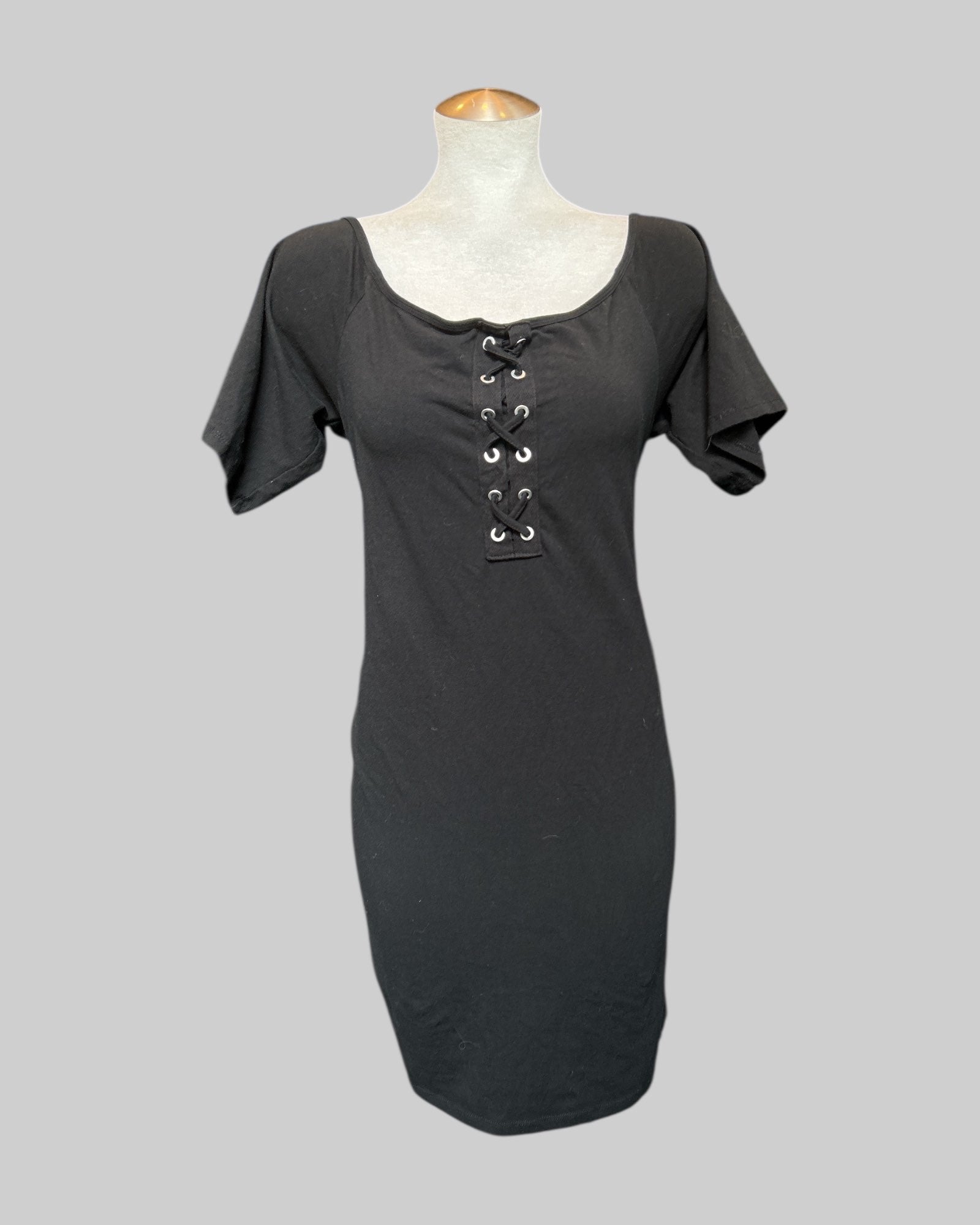 3X black body con dress with lace up chest