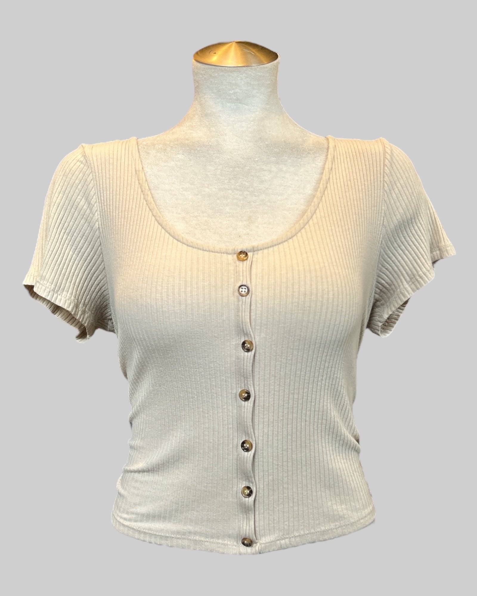 L tan ribbed t shirt with faux buttons very stretchy