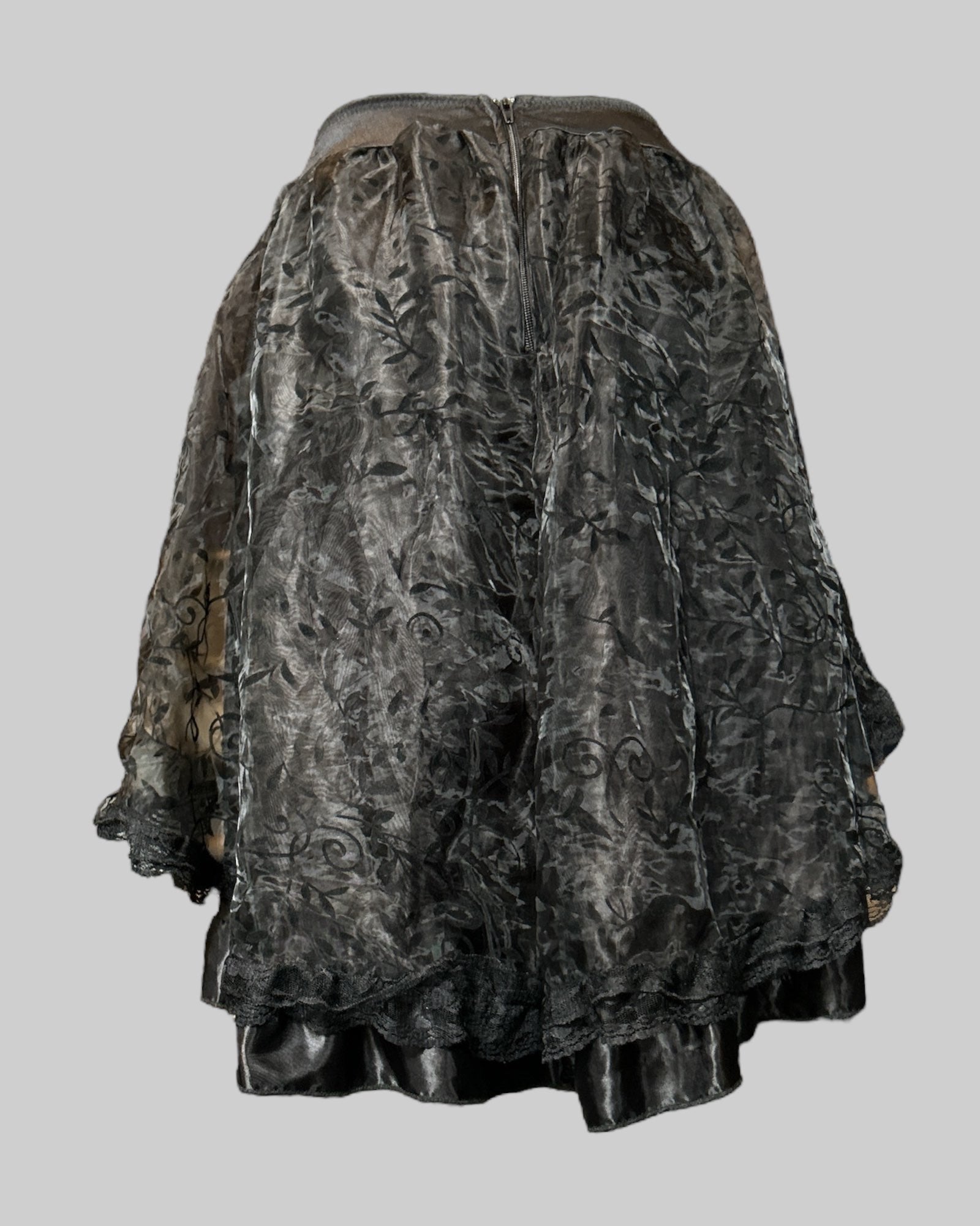 0X Black high low skirt with sheer overlay with velvet burnout