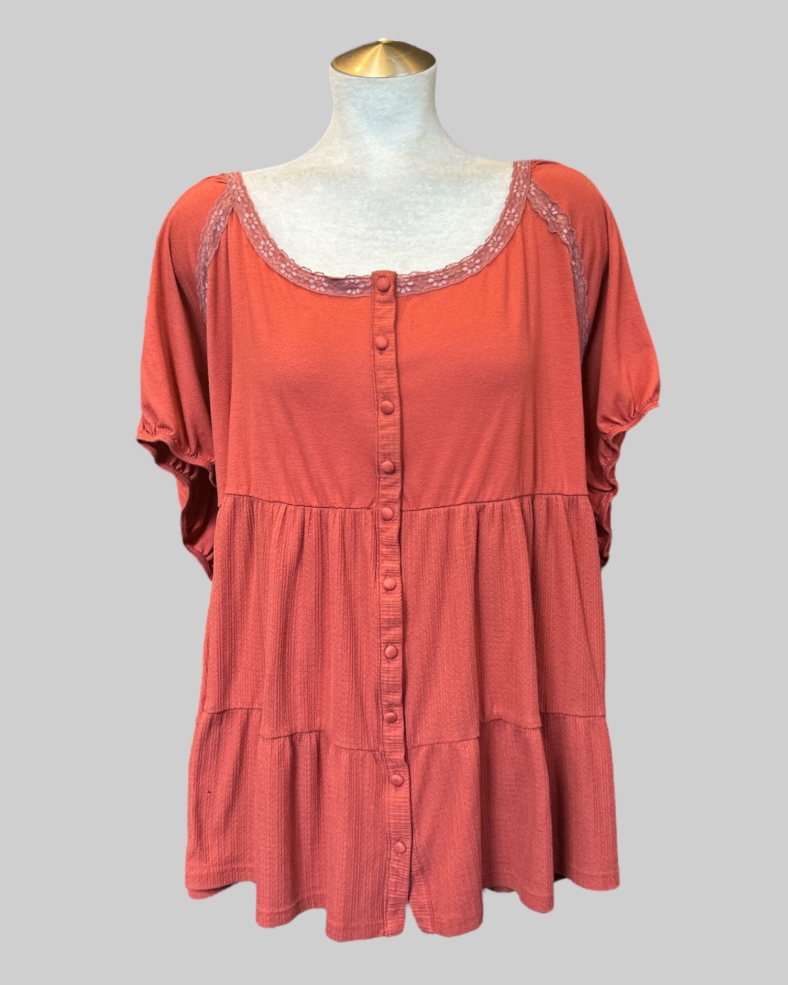 5X Orange flowy tiered top with faux buttons, lace, and balloon sleeves