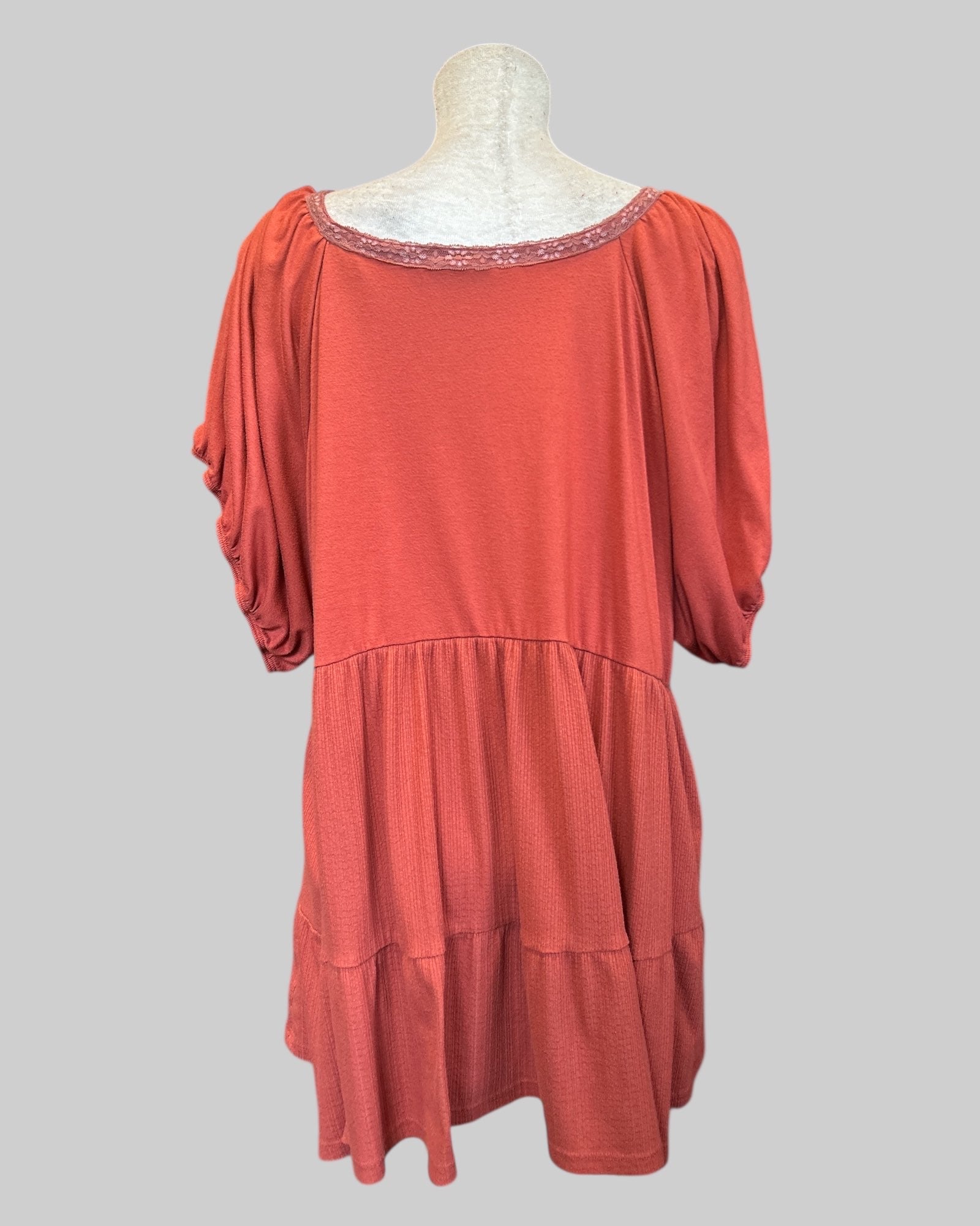 5X Orange flowy tiered top with faux buttons, lace, and balloon sleeves
