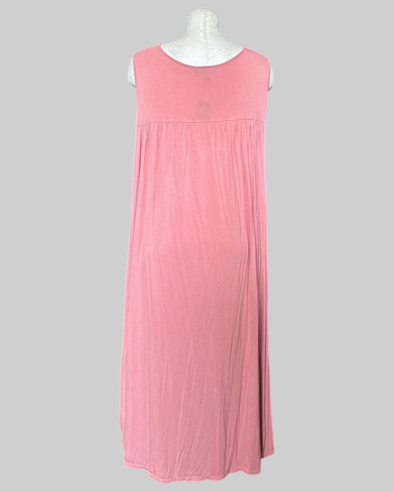 5X pink flowy stretchy dress with chest lattice