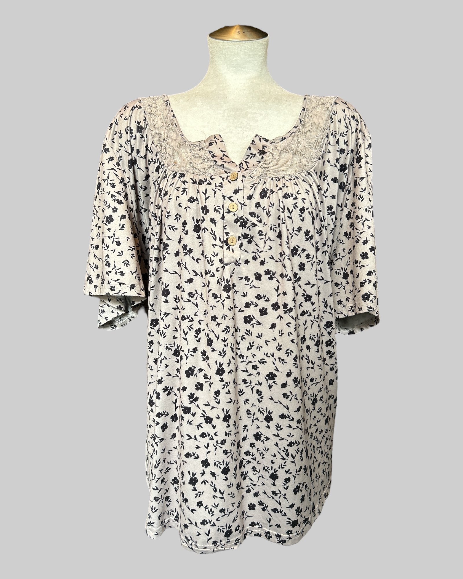 4x brown gray flowy stretchy top with black florals