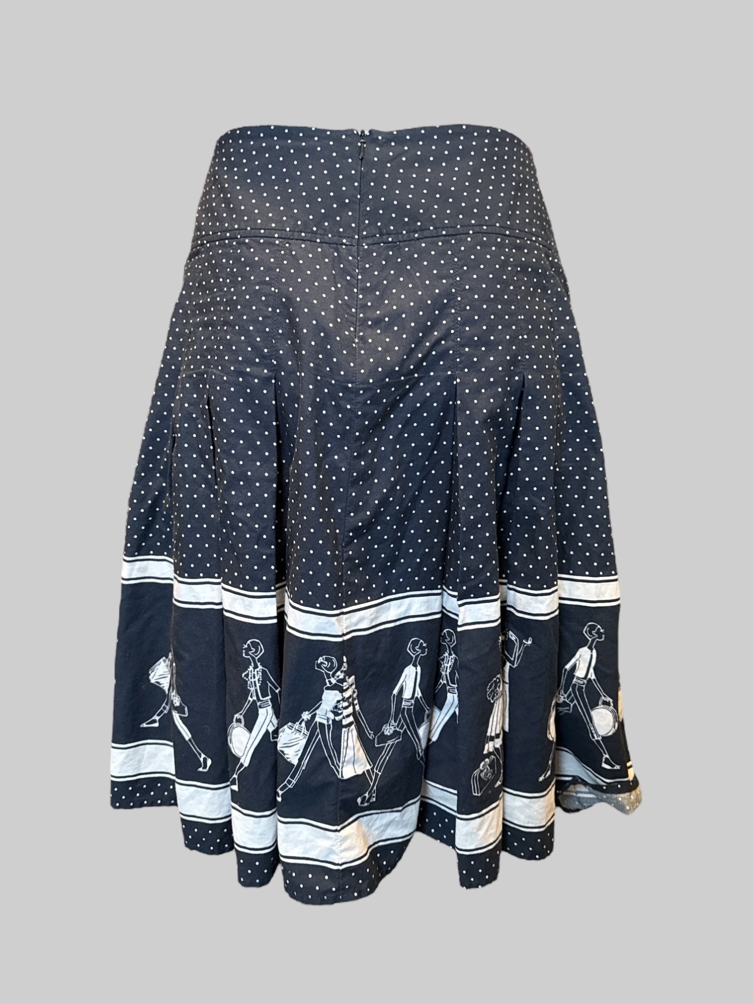M Dark blue pleated polkadot skirt with cartoon design