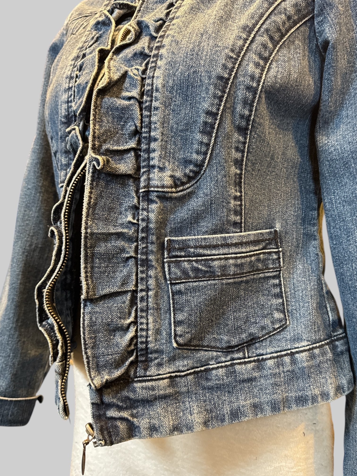 M Vintage 90s medium denim jacket with ruffles and pleats and zip up closure