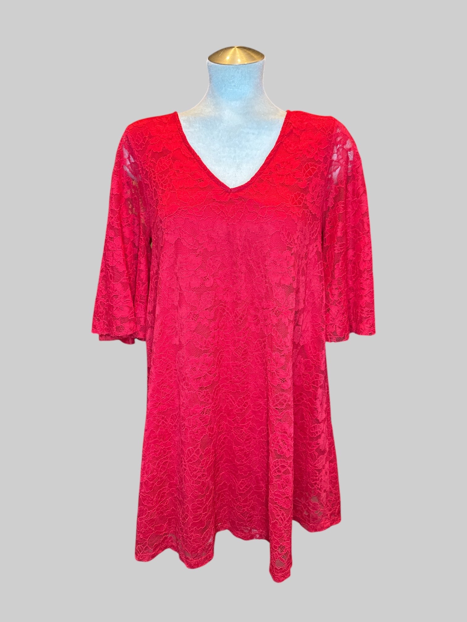 M Red lace overlay shift dress with keyhole detail