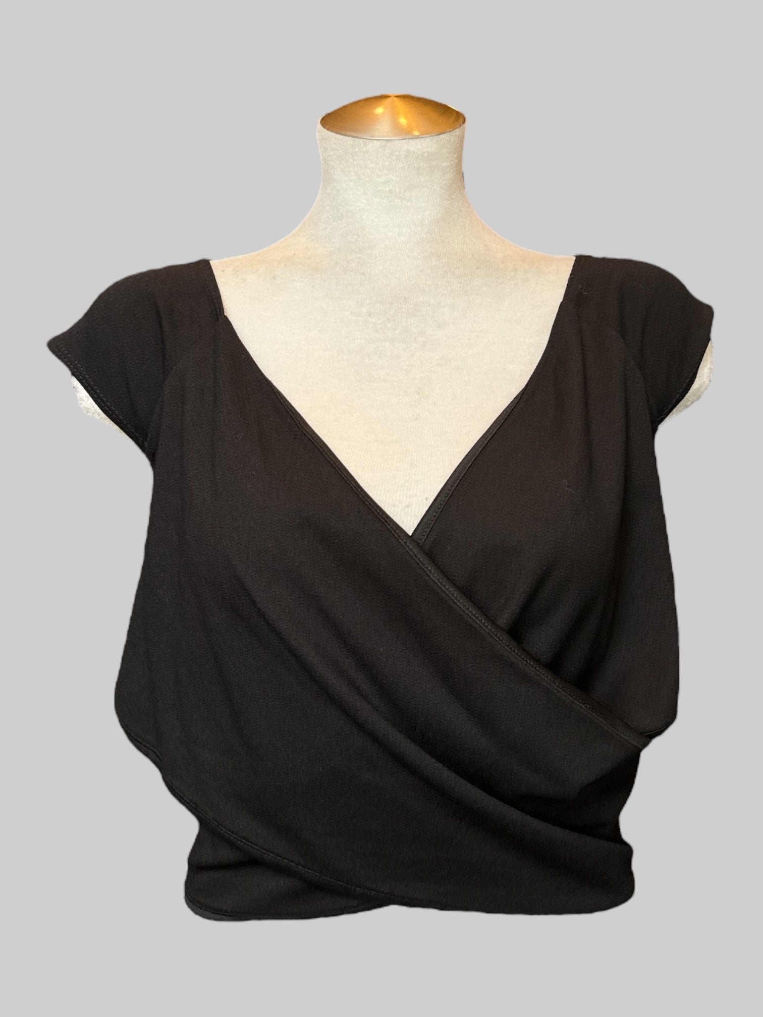4X Black stretchy crop top with back zipper