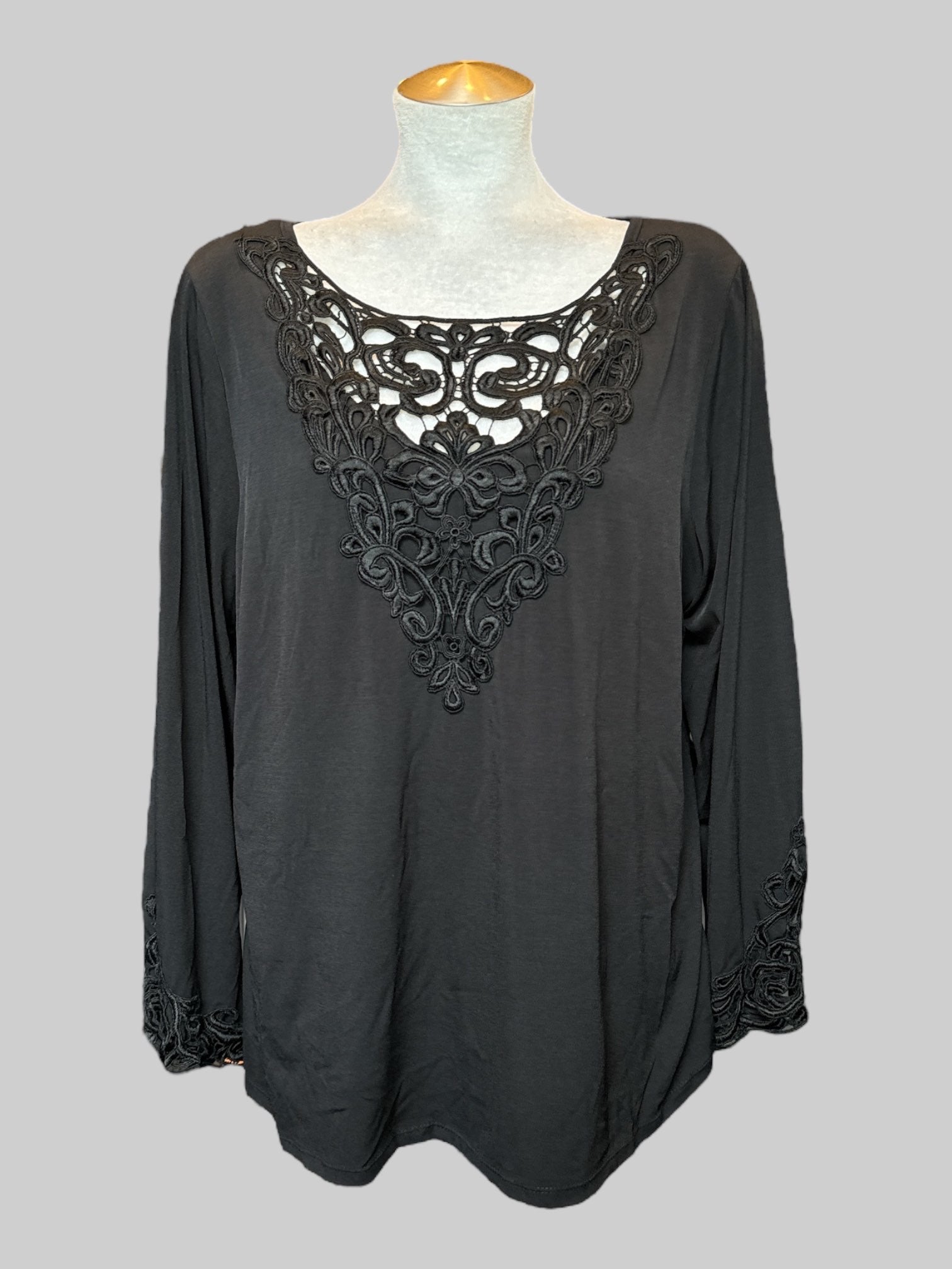 3X Vintage black stretchy top with embroidered lattice, chest and embroidered sleeves