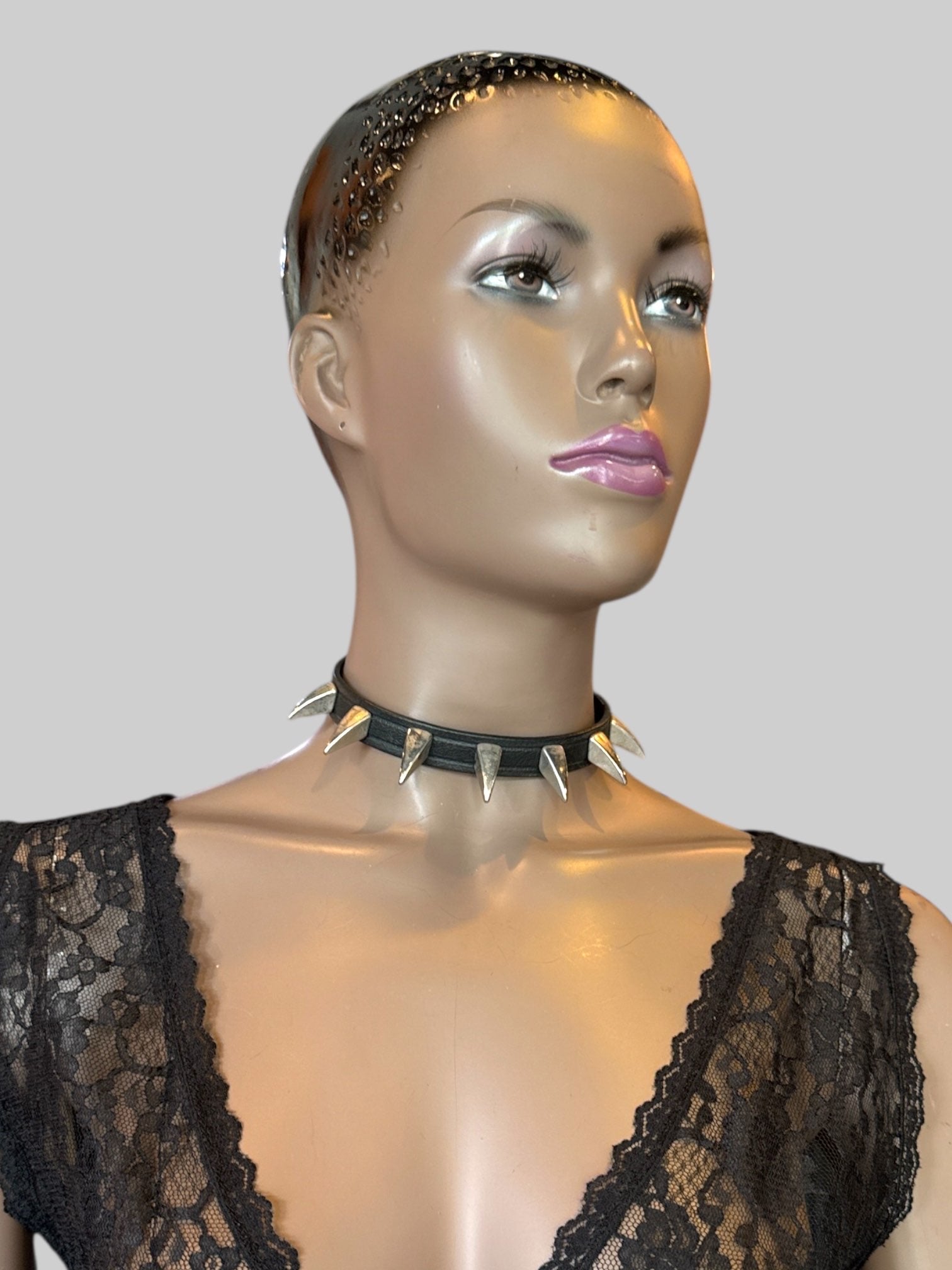Genuine leather heavy duty choker with claw spikes and buckle
