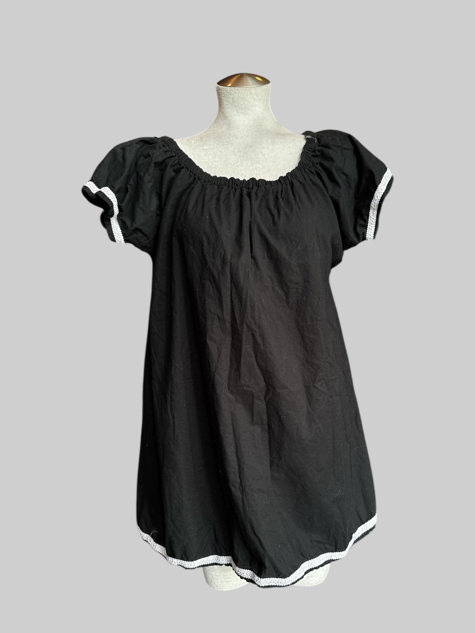 0X black short babydoll dress with lace trims