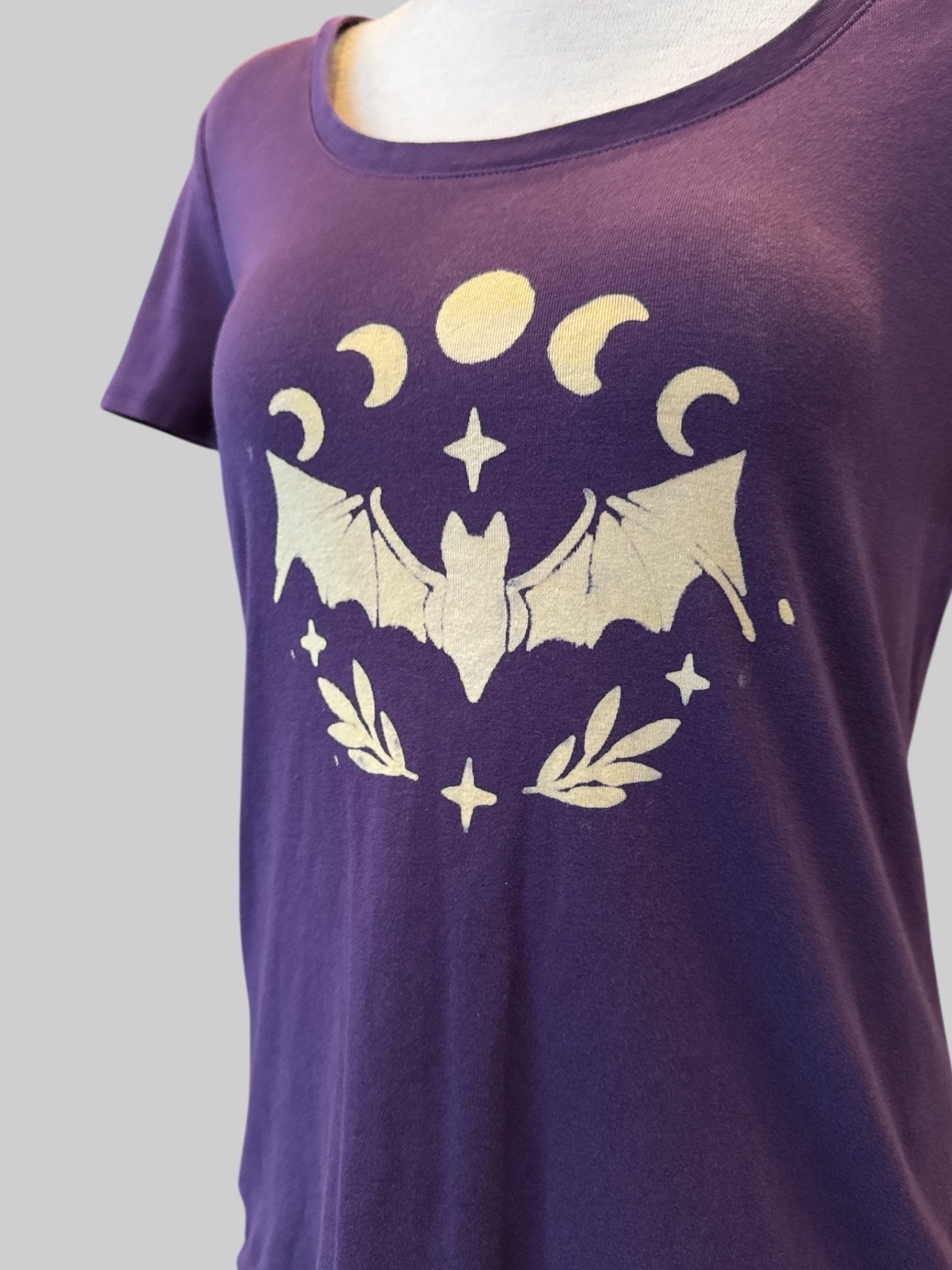 L Deep purple scoop neck shirt with hand painted bat design