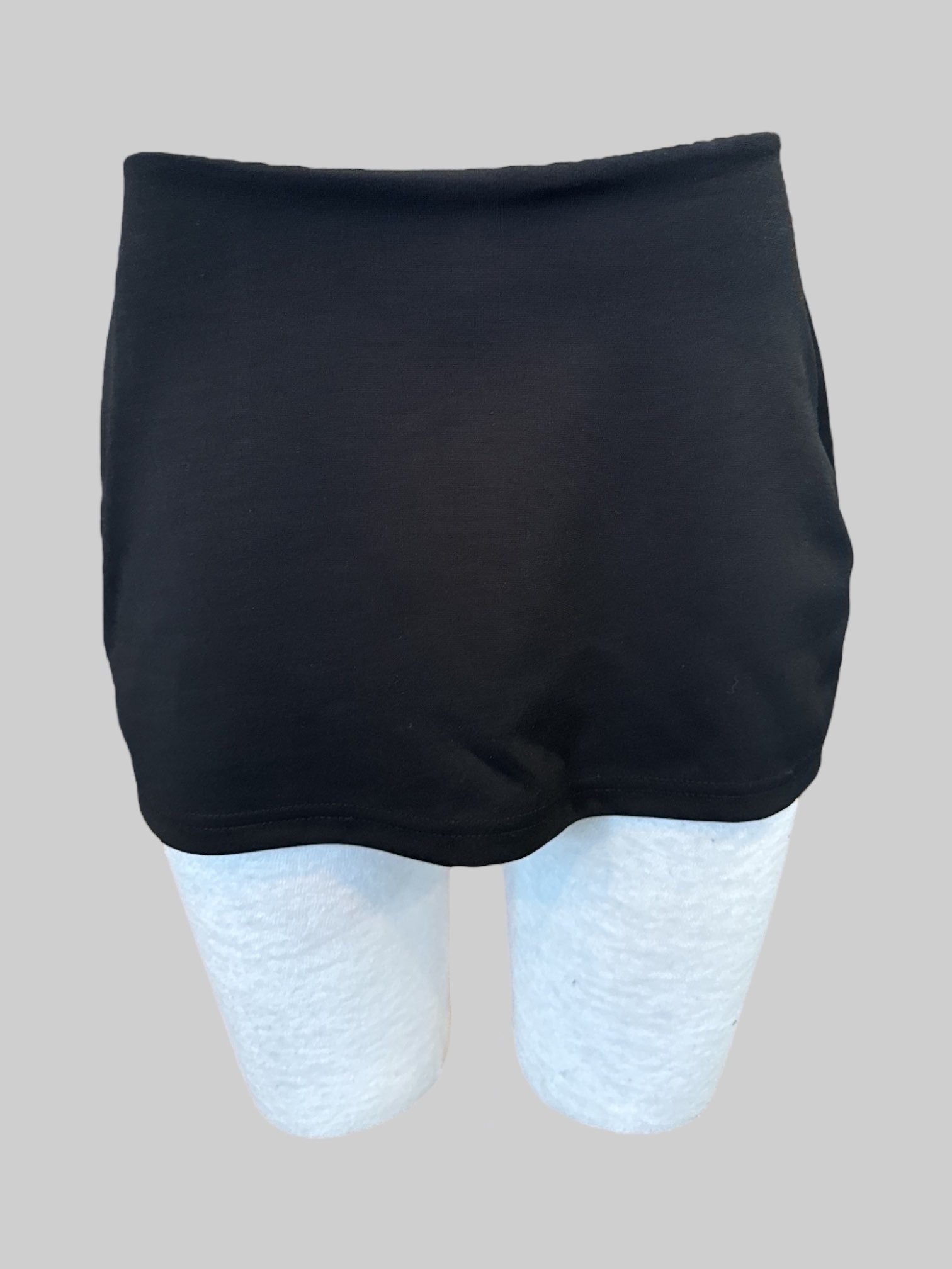 M Black short skort with side zipper