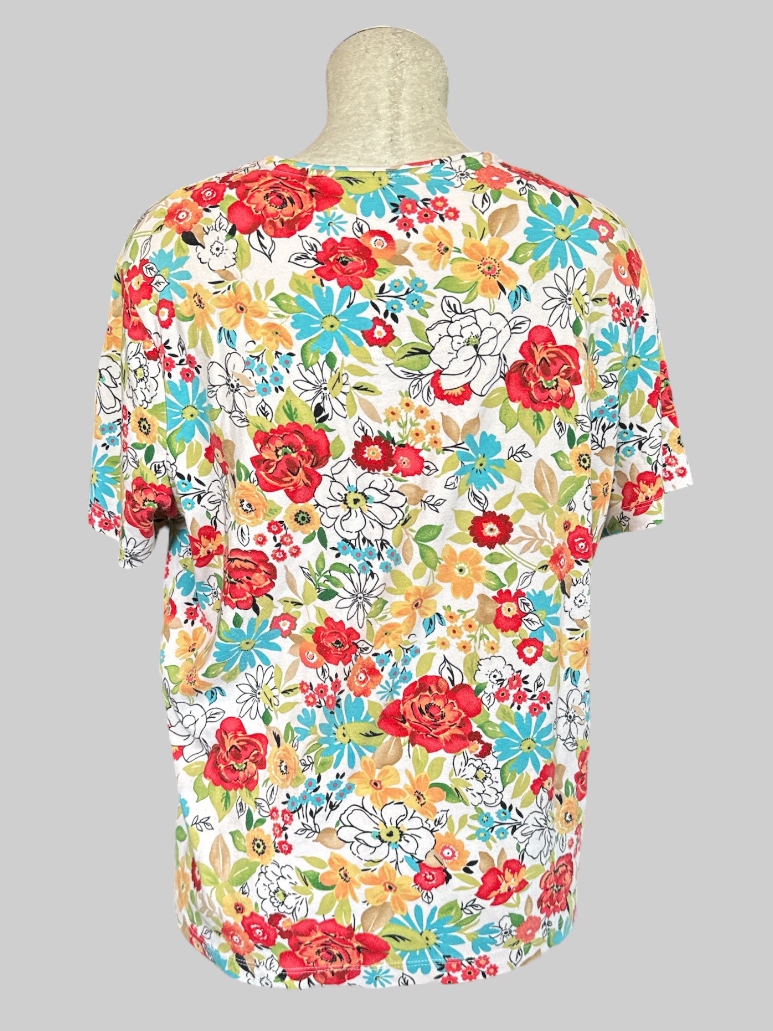 1X White t shirt with multicolor florals