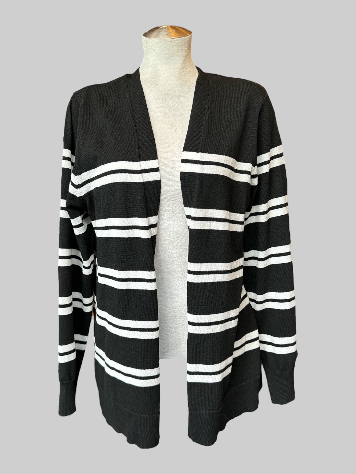 1X Lightweight black and white striped stretchy cardigan