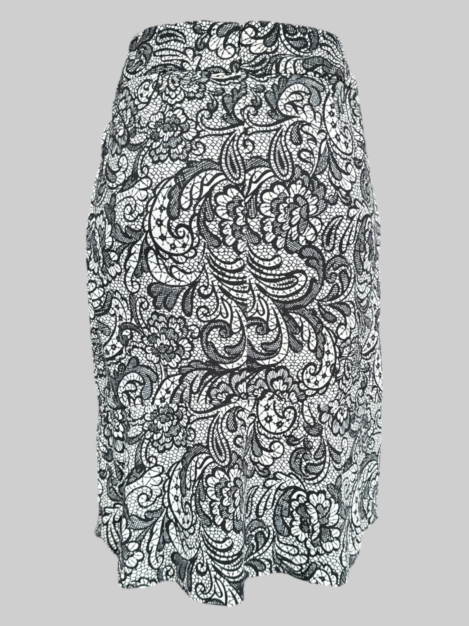 1X Stretchy midi black and off white paisley and floral skirt