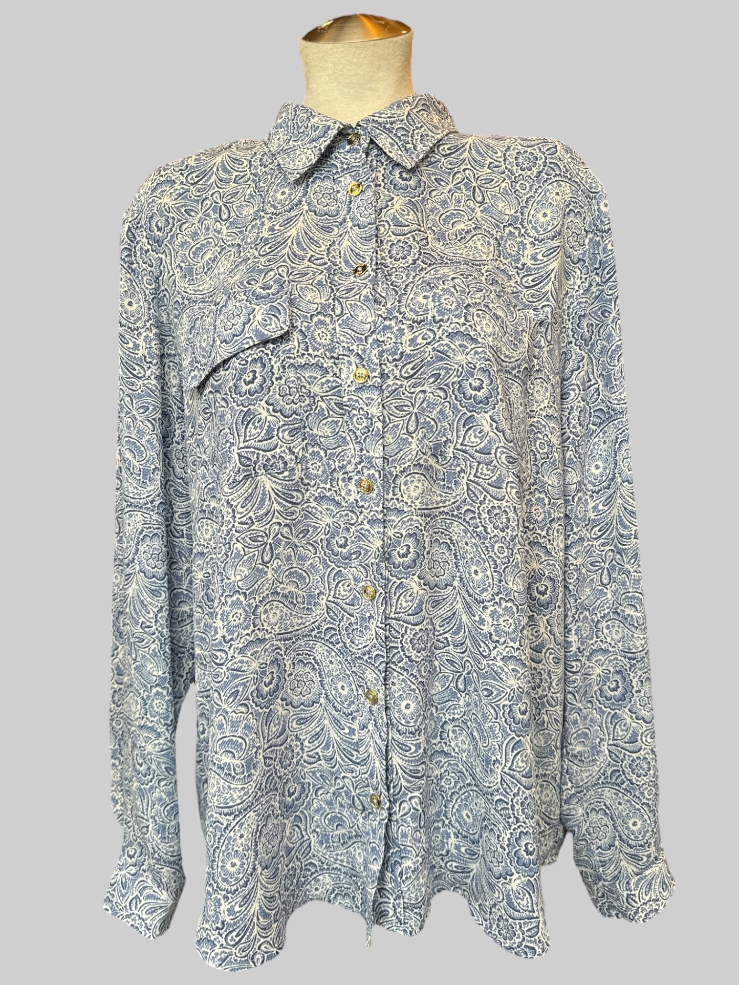 2X Light weight blue and white flowy paisley pattern button up