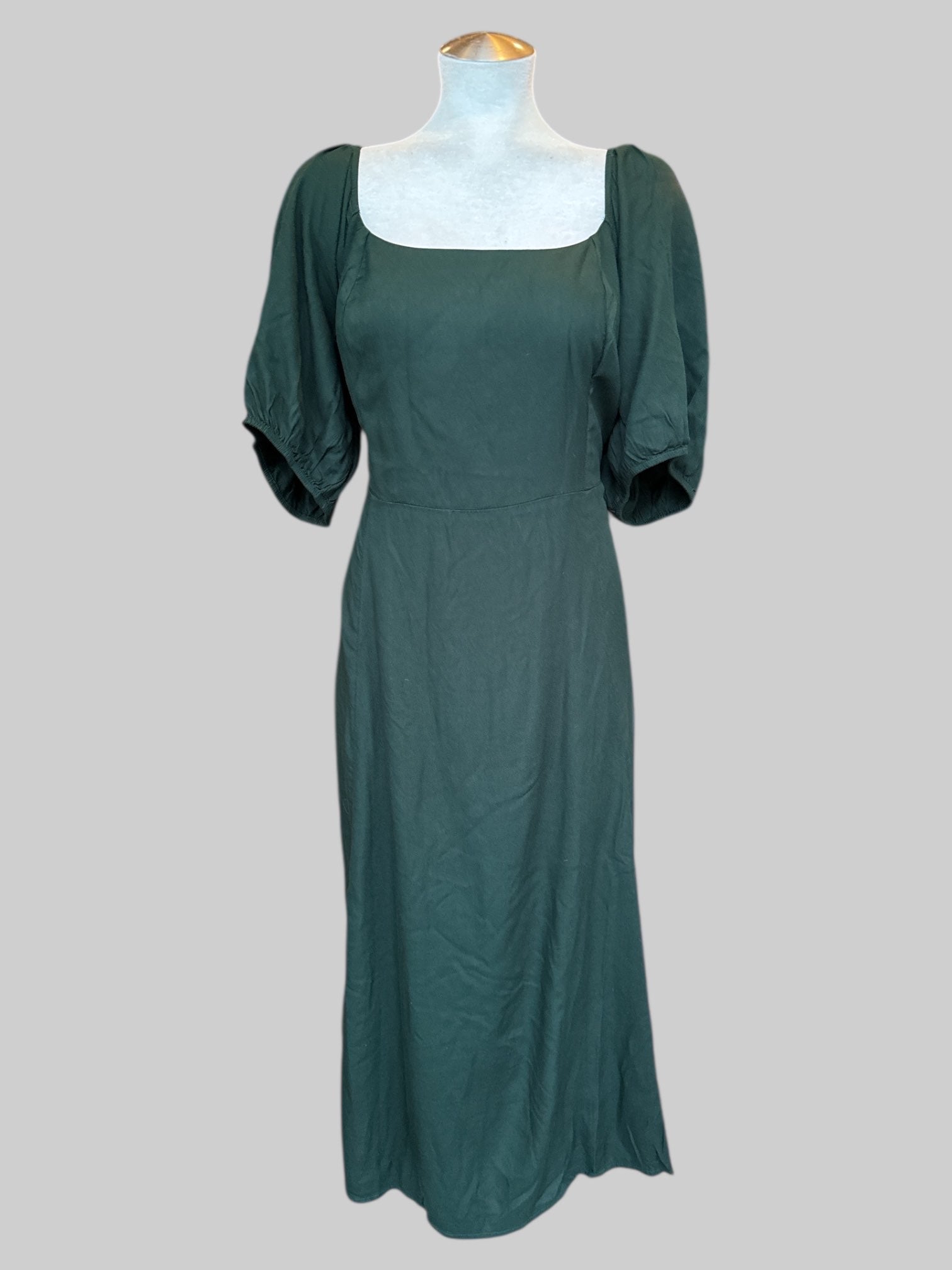 2X NWT dark green flowy and stretchy dress with shirred back, pockets, and balloon sleeves