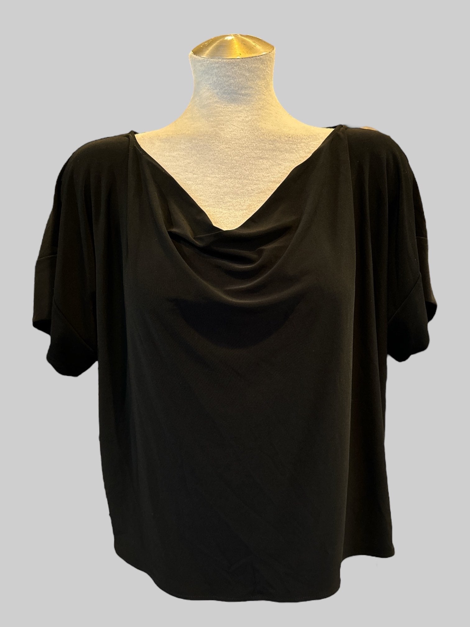 3X black stretchy short sleeve crop top