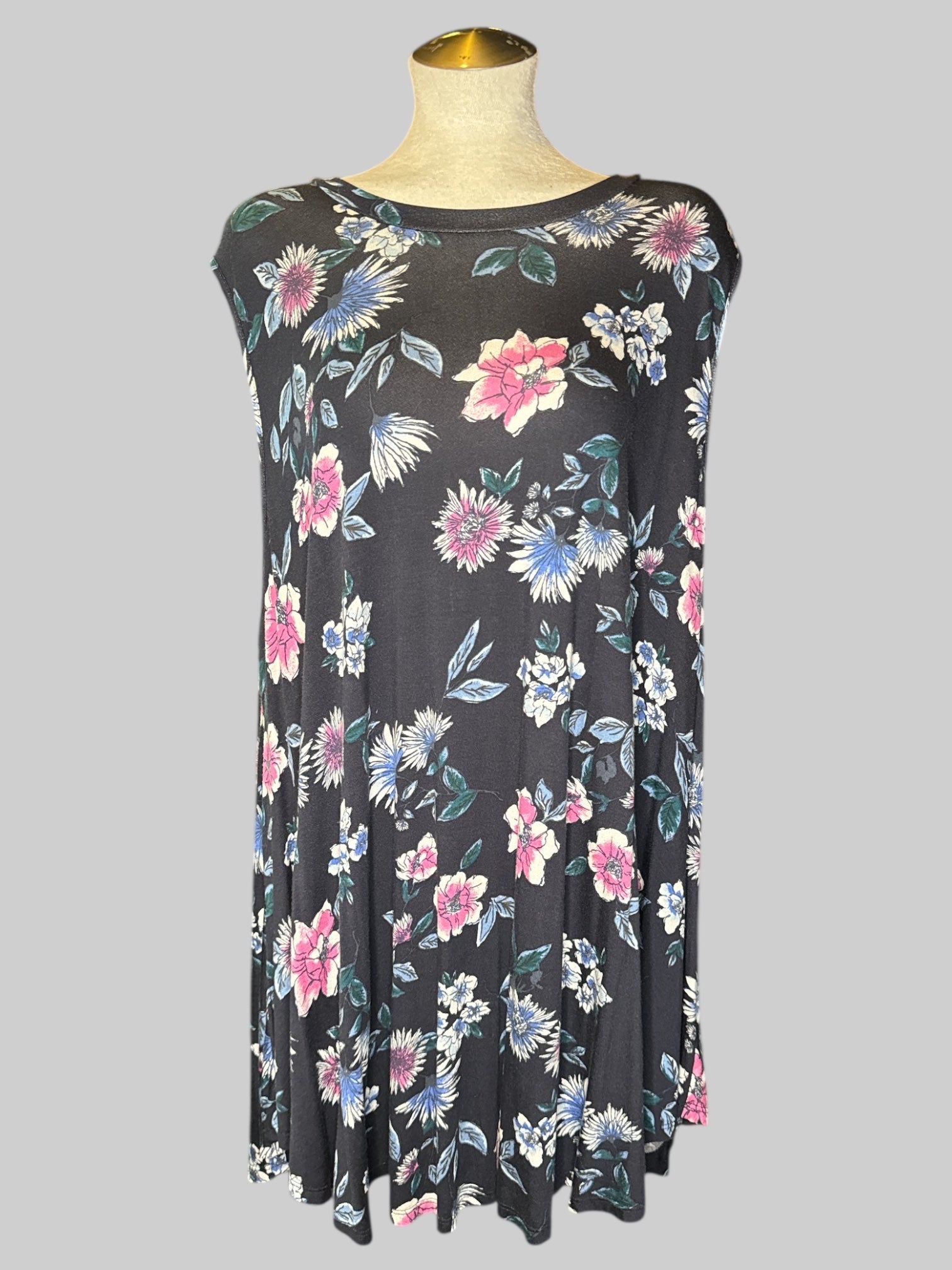 5X Dark blue flowy and stretchy sleeveless top with blue, pink, and white florals