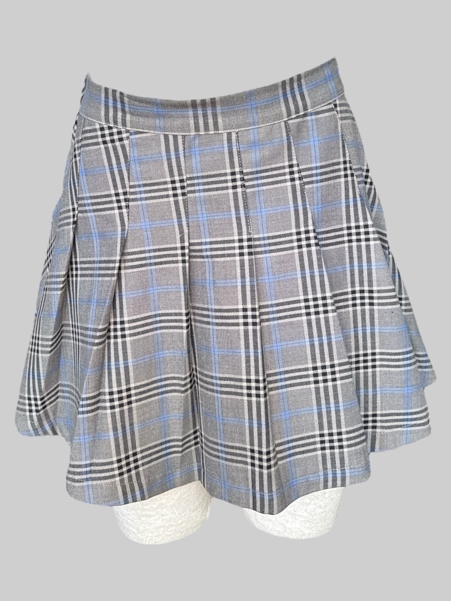 M short blue, black, white, and gray plaid pleated skirt