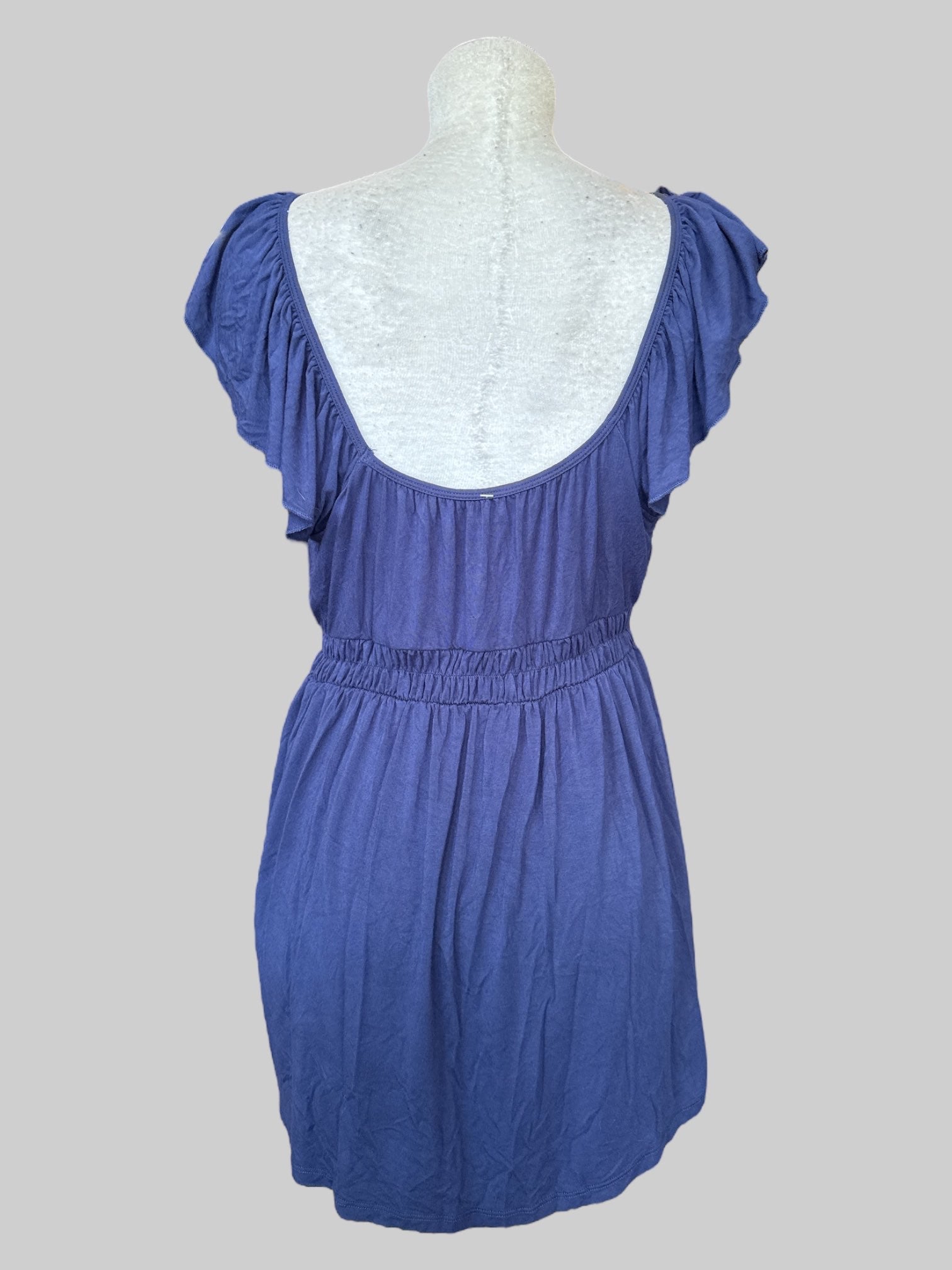 3X Dark blue stretchy and flowy top with ruffle sleeves