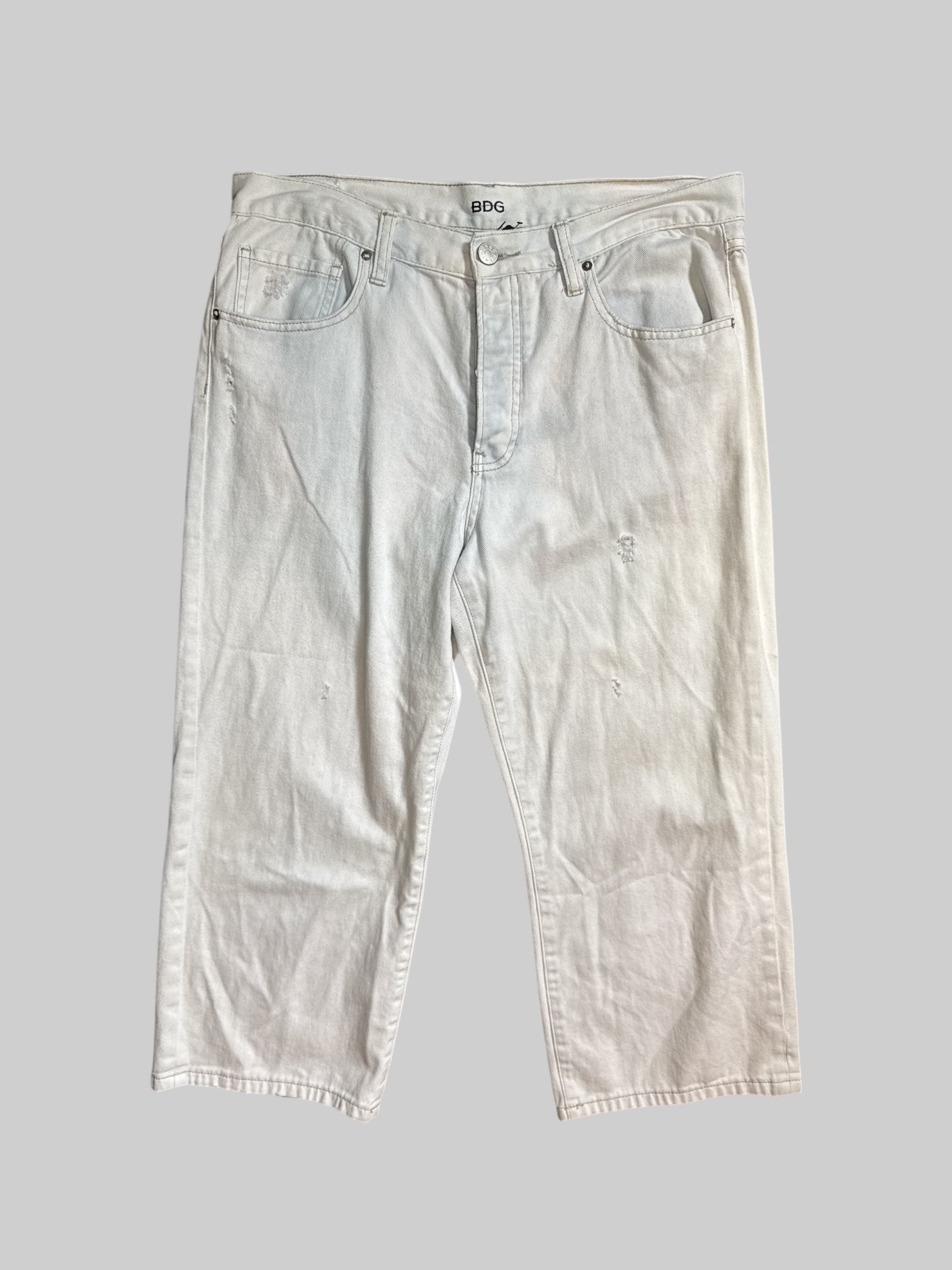 L Off white jeans with light distressing