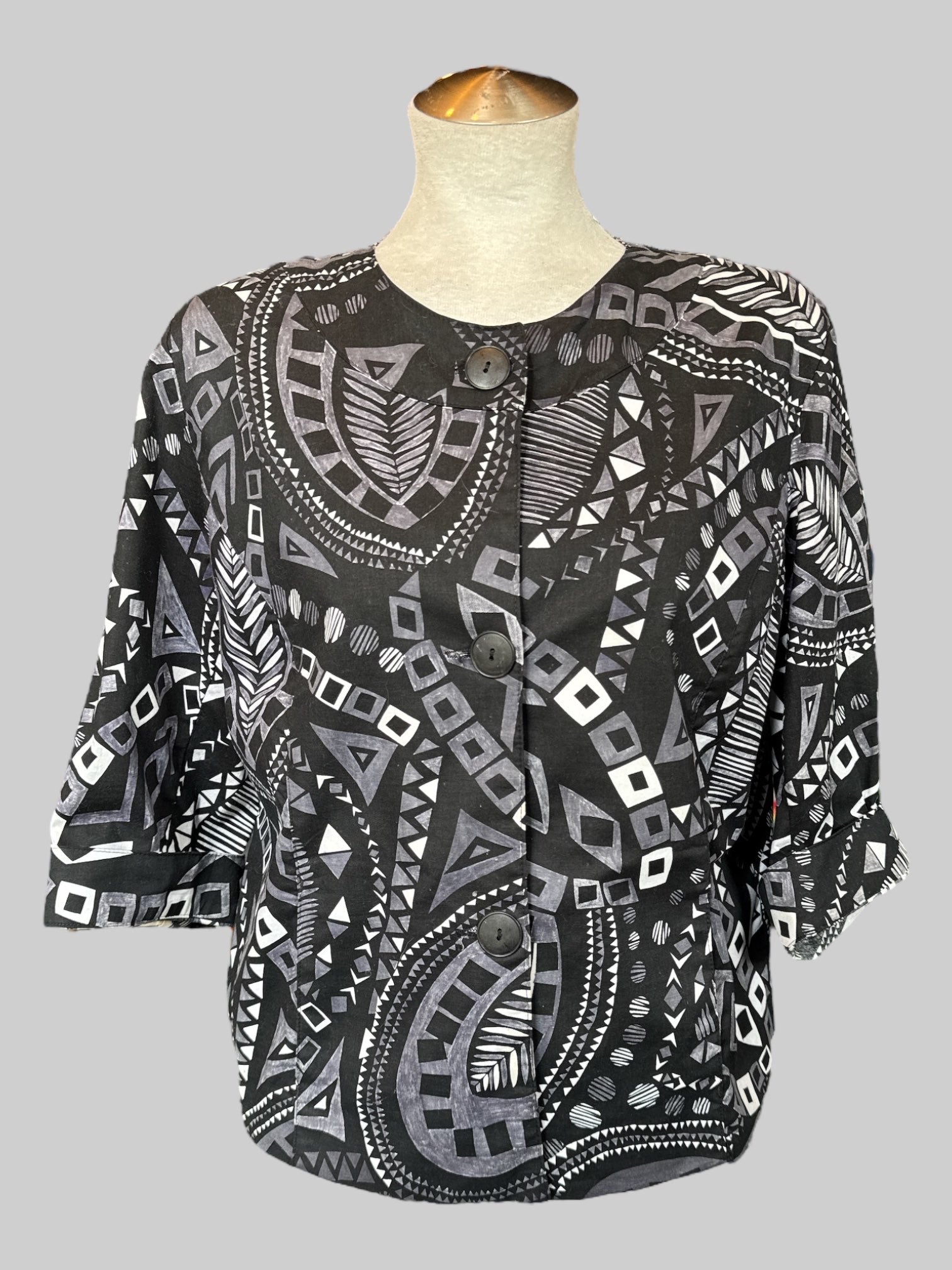 L Vintage black, white, and gray geometric pattern with 3/4th sleeves and buttons